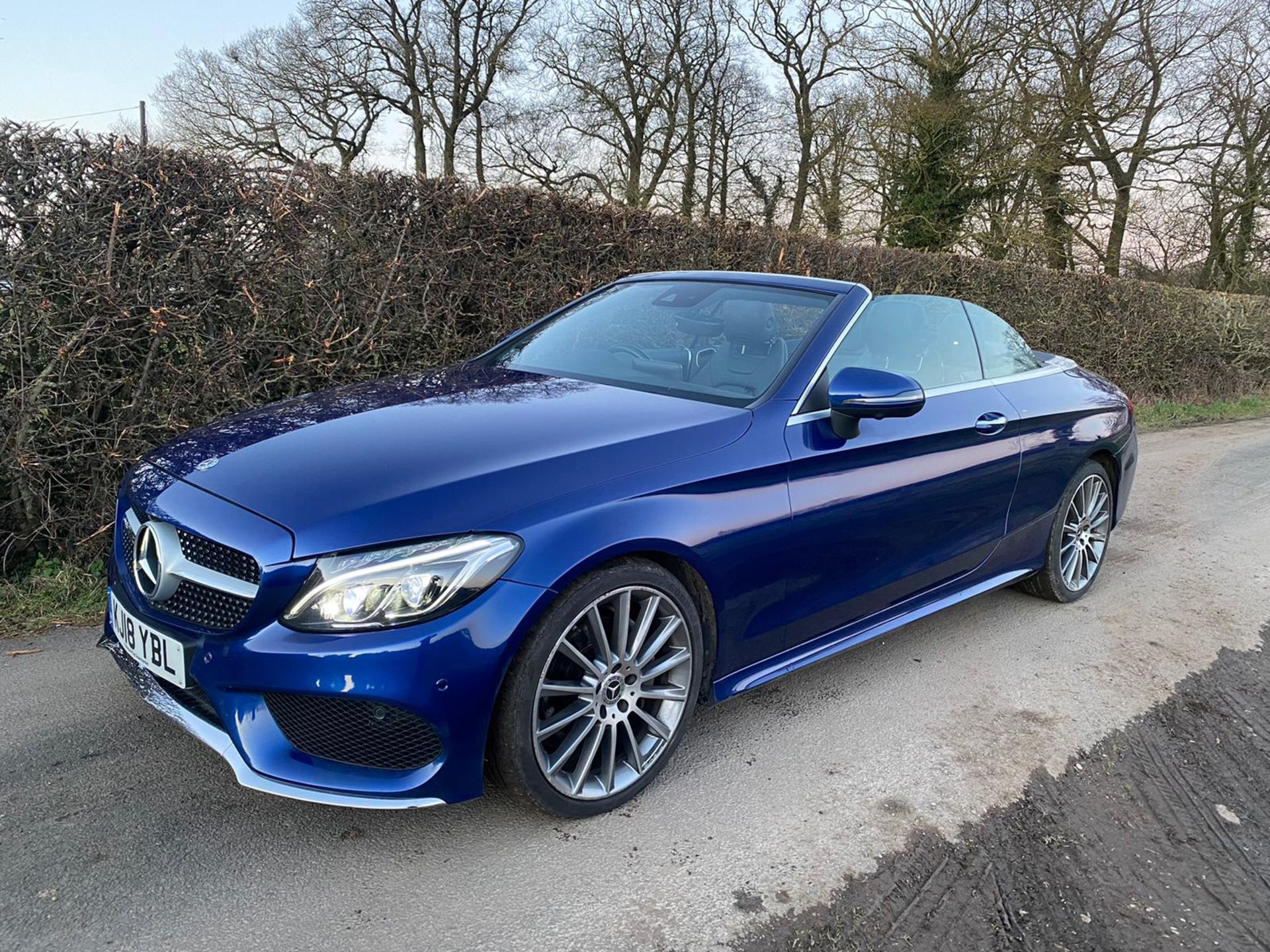 2018/18 REG MERCEDES-BENZ C220 AMG LINE PREMIUM + 2.2 DIESEL AUTOMATIC CONVERTIBLE BLUE *NO VAT* - Image 6 of 17