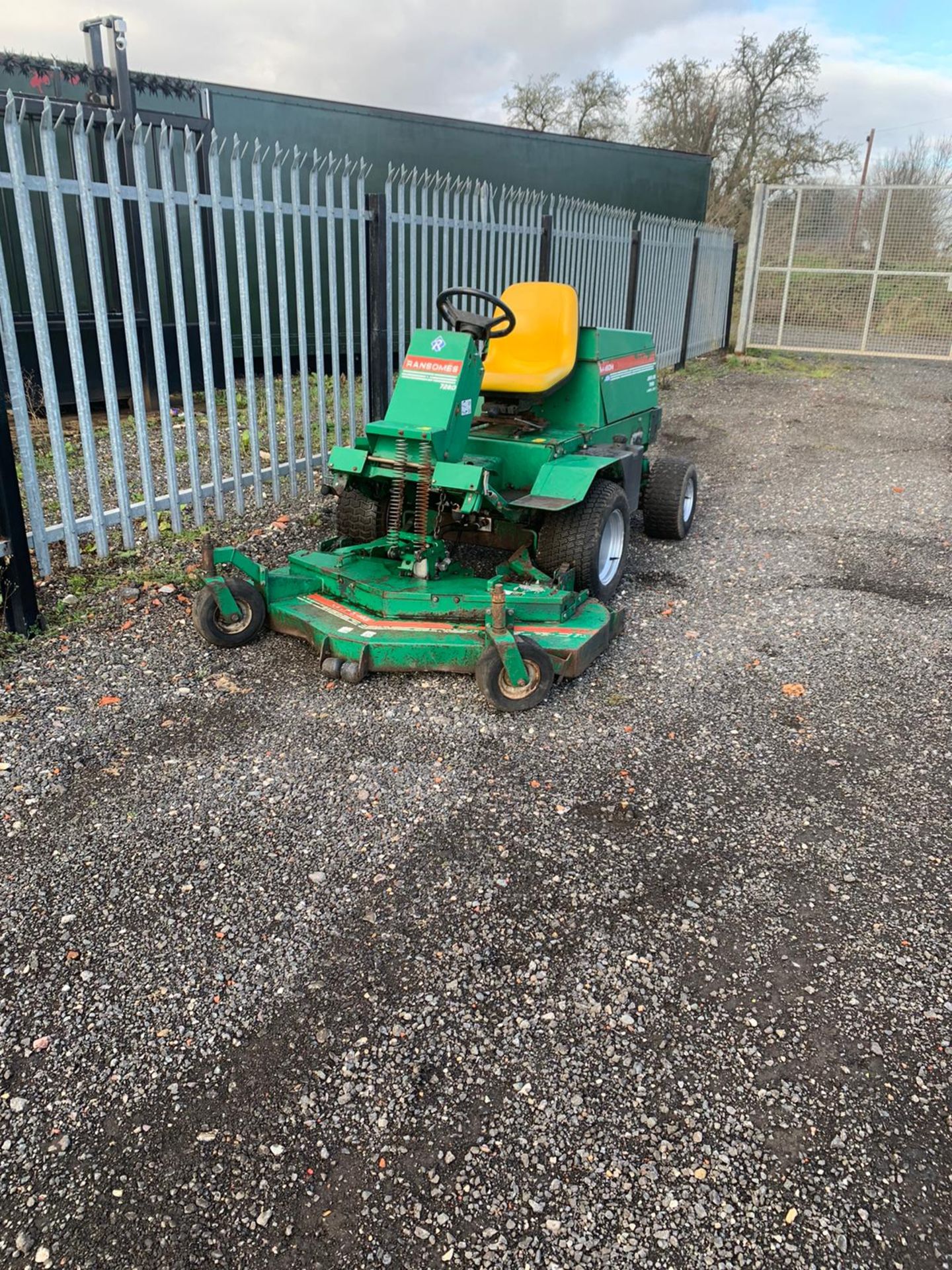 RANSOMES FRONTLINE 728D 4 WHEEL DRIVE DIESEL ROTARY MOWER OUTFRONT DECK 4WD *PLUS VAT* - Image 5 of 10