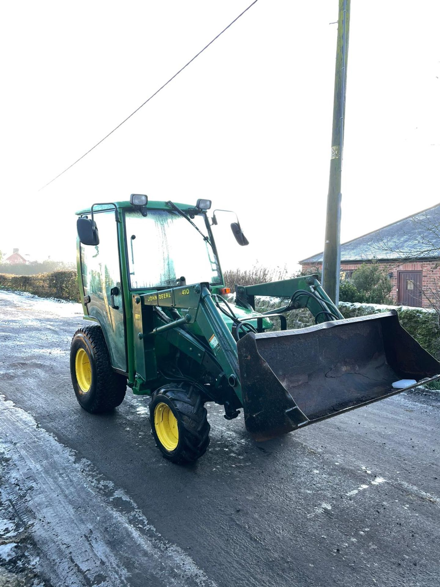 JOHN DEERE 4100 LOADER TRACTOR, 4 WHEEL DRIVE, RUNS, WORKS AND LIFTS *PLUS VAT* - Image 3 of 6