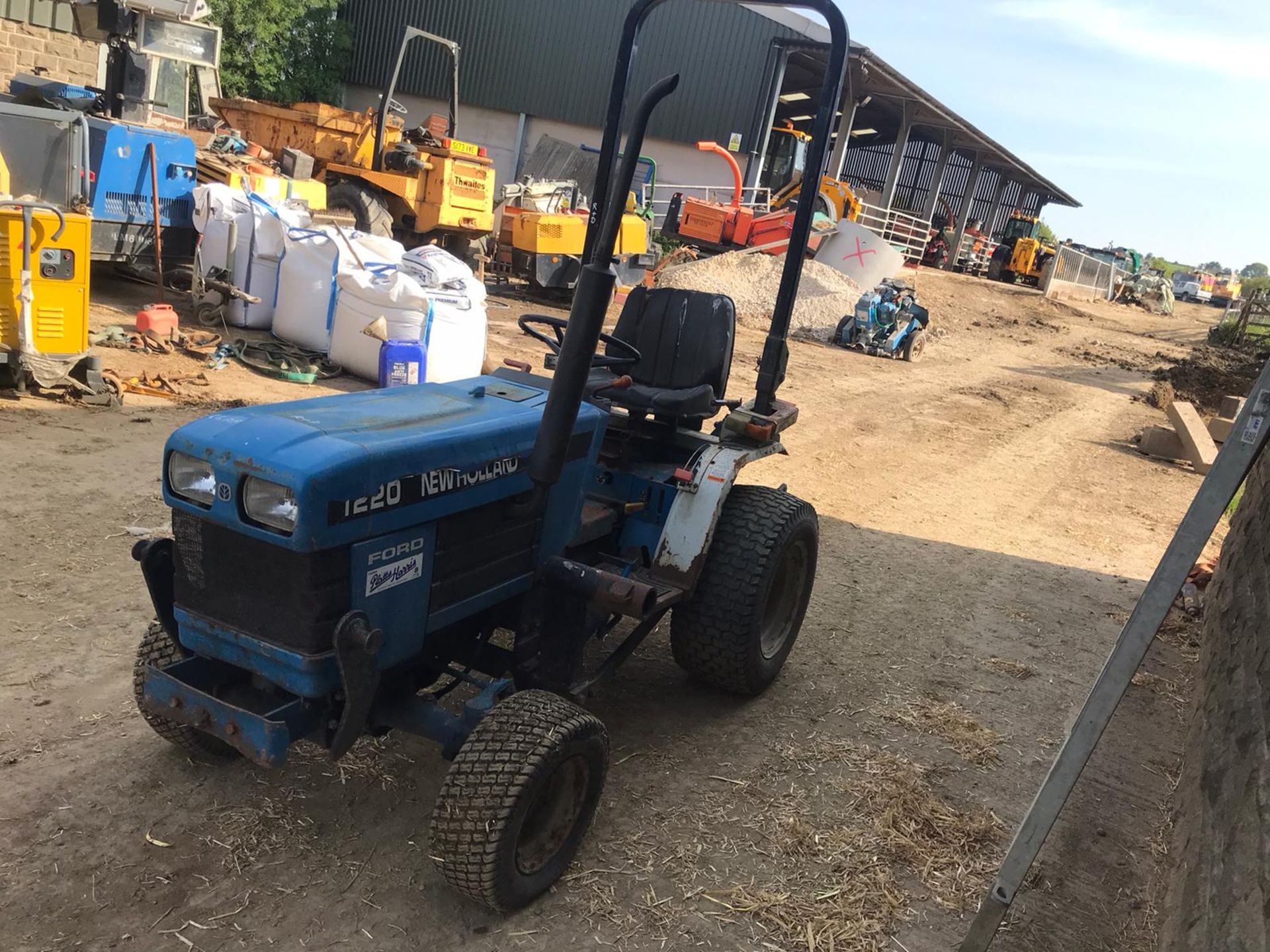 NEW HOLLAND 1220 COMPACT TRACTOR, 3287 HOURS, RUNS, DRIVES, NOISY ENGINE *PLUS VAT* - Image 3 of 6