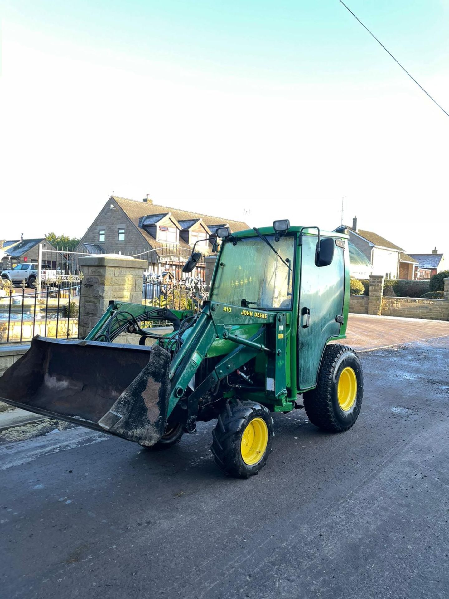 JOHN DEERE 4100 LOADER TRACTOR, 4 WHEEL DRIVE, RUNS, WORKS AND LIFTS *PLUS VAT* - Image 5 of 6