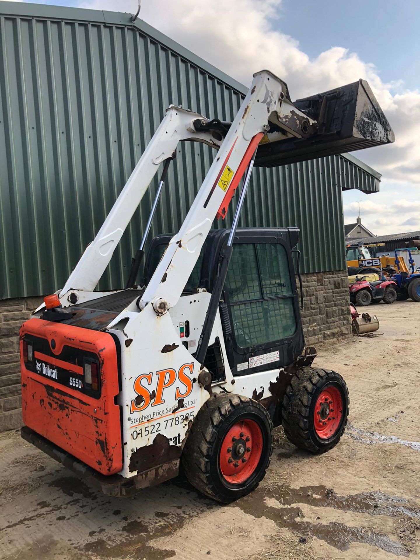 2014 BOBCAT S550 SKIDSTEER, C/W BUCKET, HIGH FLOW HYDRAULIC, RUNS, DRIVES AND DIGS *PLUS VAT* - Image 4 of 6