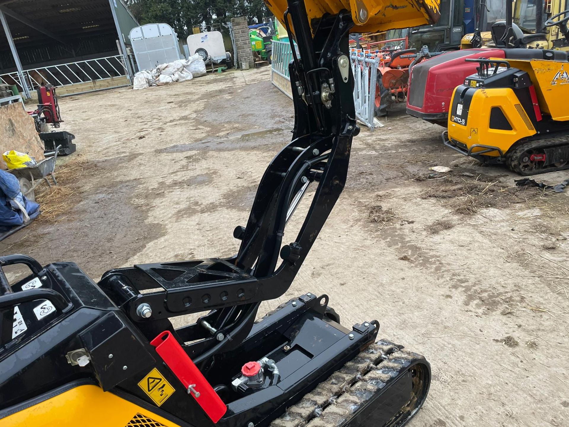 2019 JCB HTD-5 TRACKED DUMPER, RUNS, DRIVES AND TIPS, IN USED BUT GREAT CONDITION *PLUS VAT* - Image 4 of 9