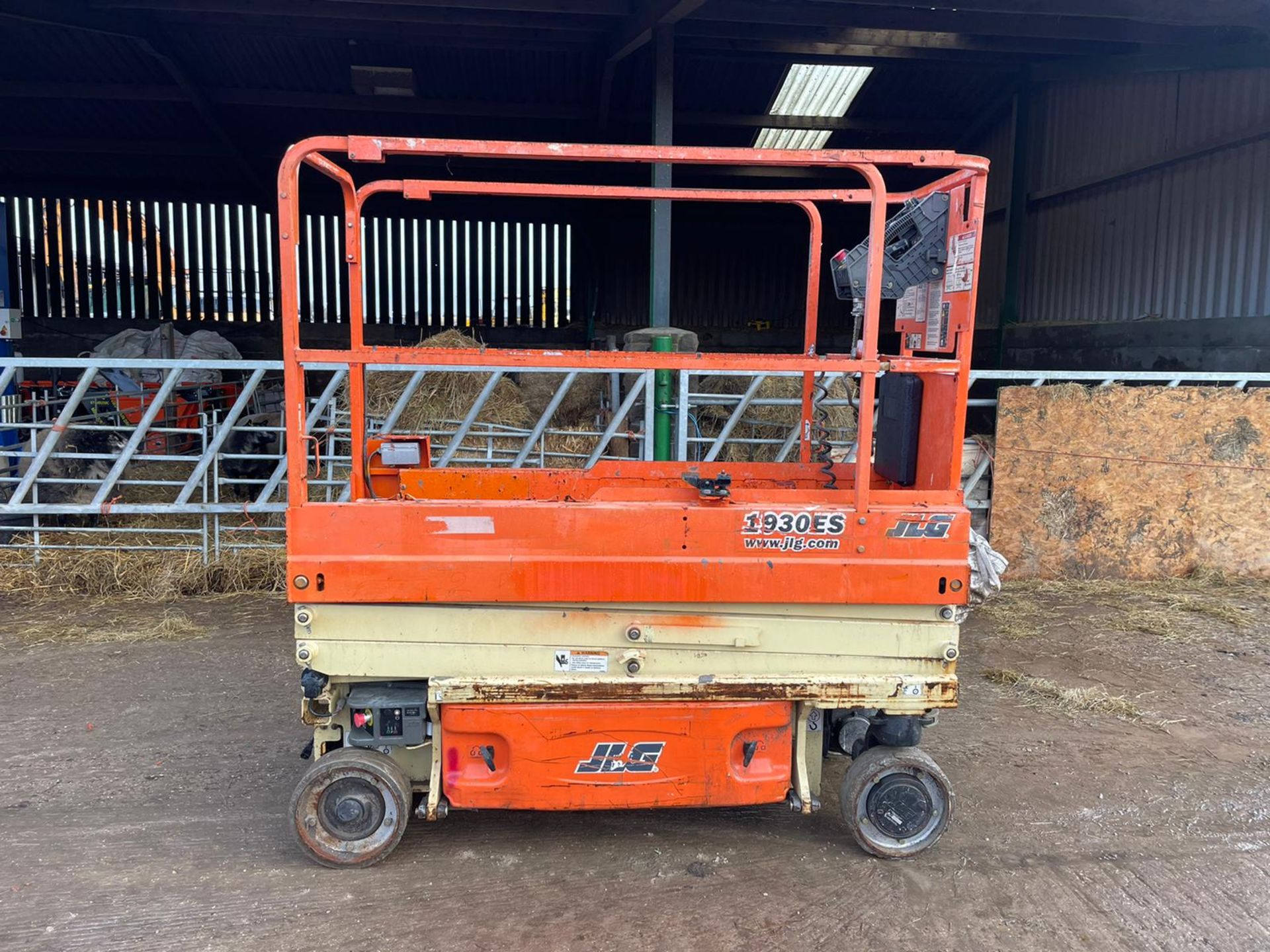 2016 JLG 1930ES ELECTRIC SCISSOR LIFT, CLEAN MACHINE, LOW 124 HOURS *PLUS VAT* - Image 6 of 6