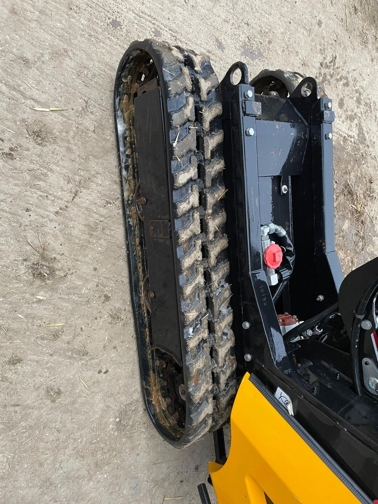 2019 JCB HTD-5 TRACKED DUMPER, RUNS, DRIVES AND TIPS, IN USED BUT GREAT CONDITION *PLUS VAT* - Image 5 of 9