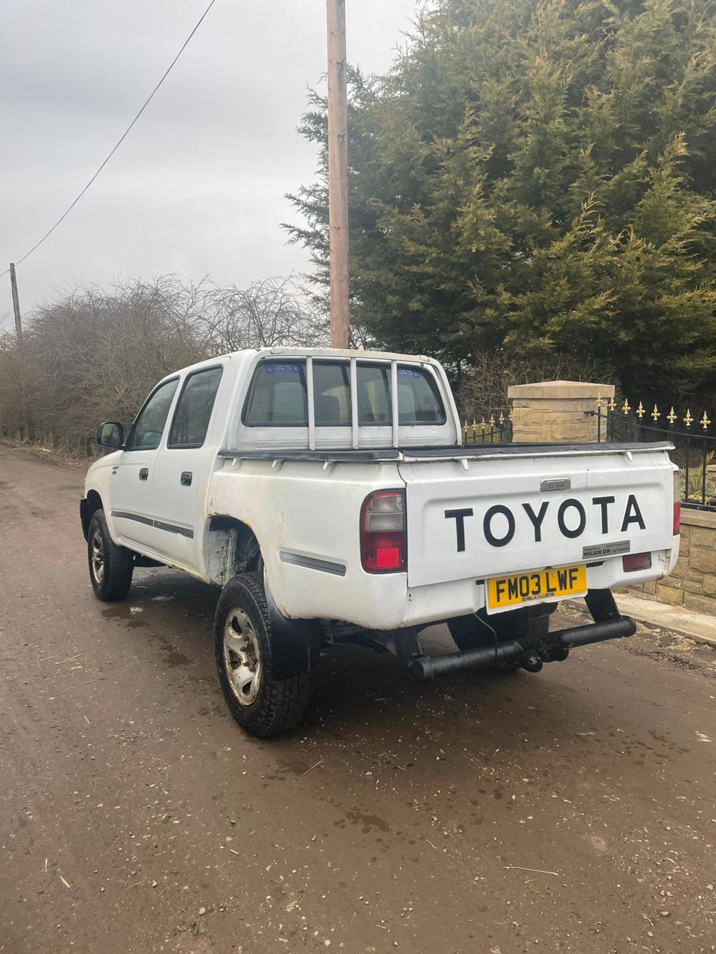 2003/03 REG TOYOTA HILUX EX 4WD 2.5 DIESEL WHITE LIGHT 4X4 UTILITY, SHOWING 3 FORMER KEEPERS *NO VAT - Image 3 of 8