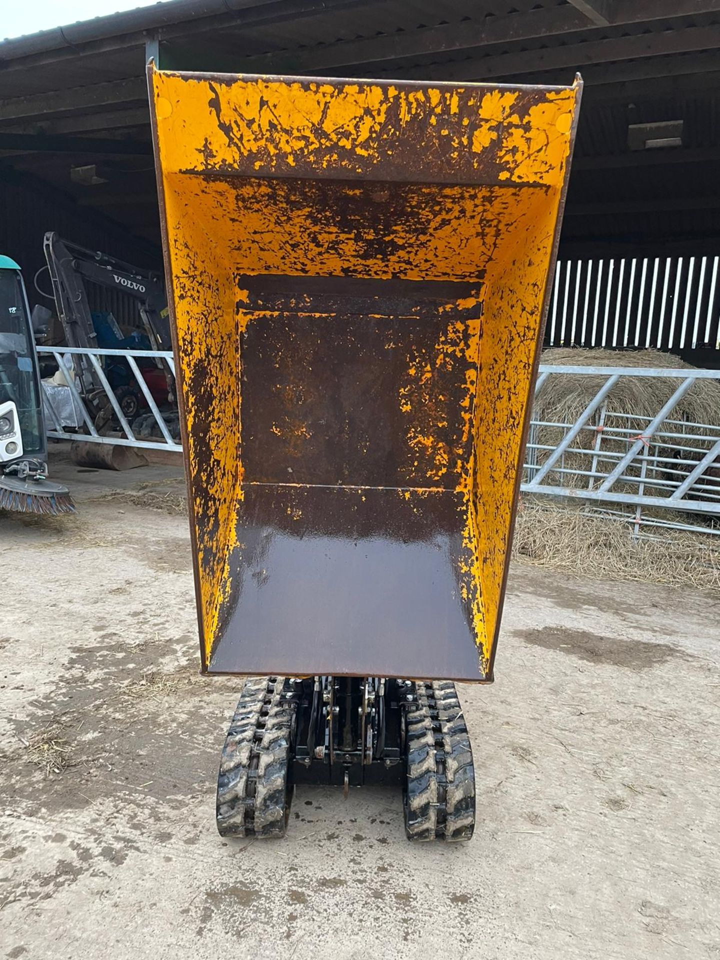 2019 JCB HTD-5 TRACKED DUMPER, RUNS, DRIVES AND TIPS, IN USED BUT GREAT CONDITION *PLUS VAT* - Image 2 of 9