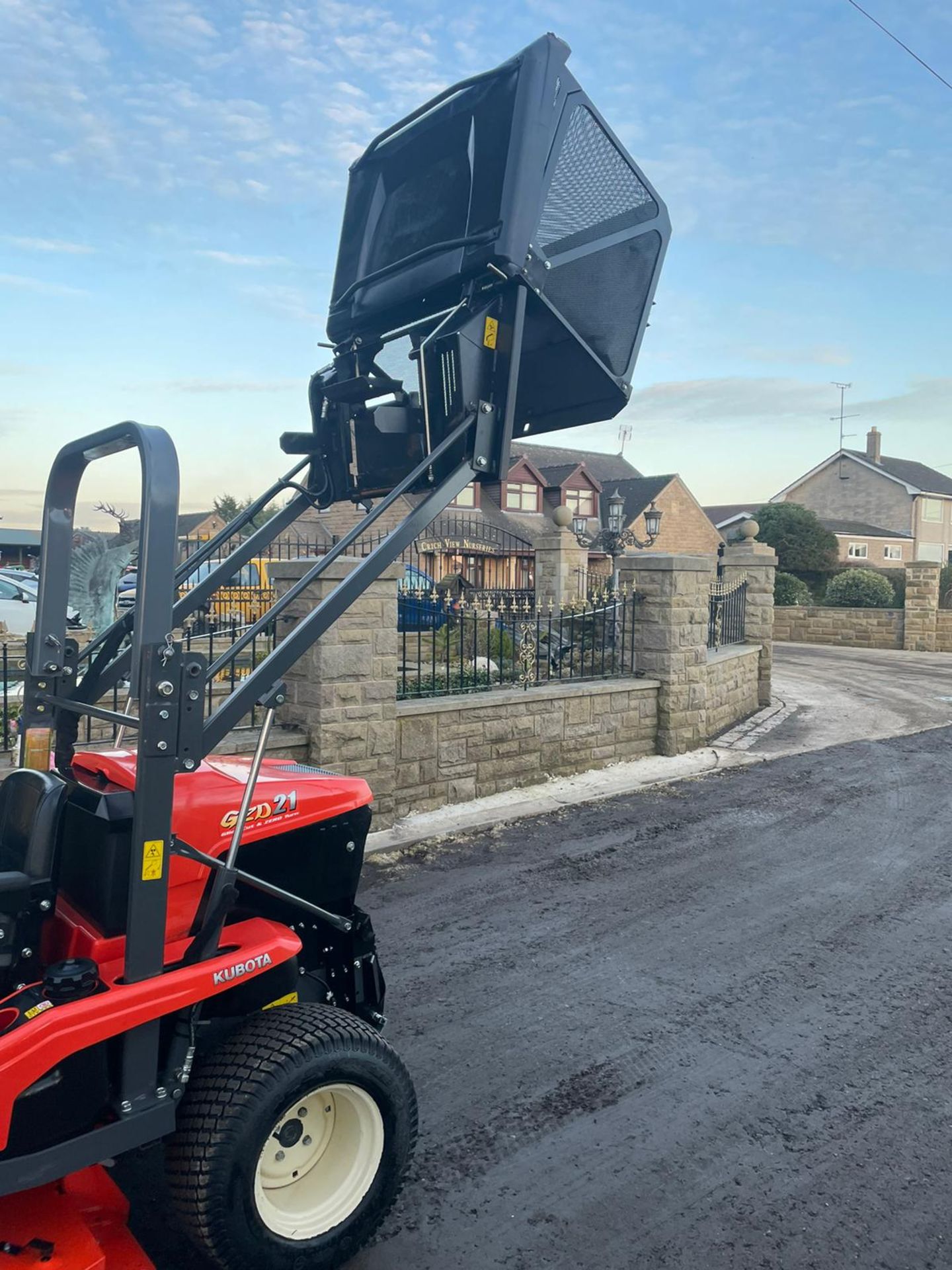 KUBOTA GZD 21 ZERO TURN RIDE ON LAWN MOWER - Image 8 of 8