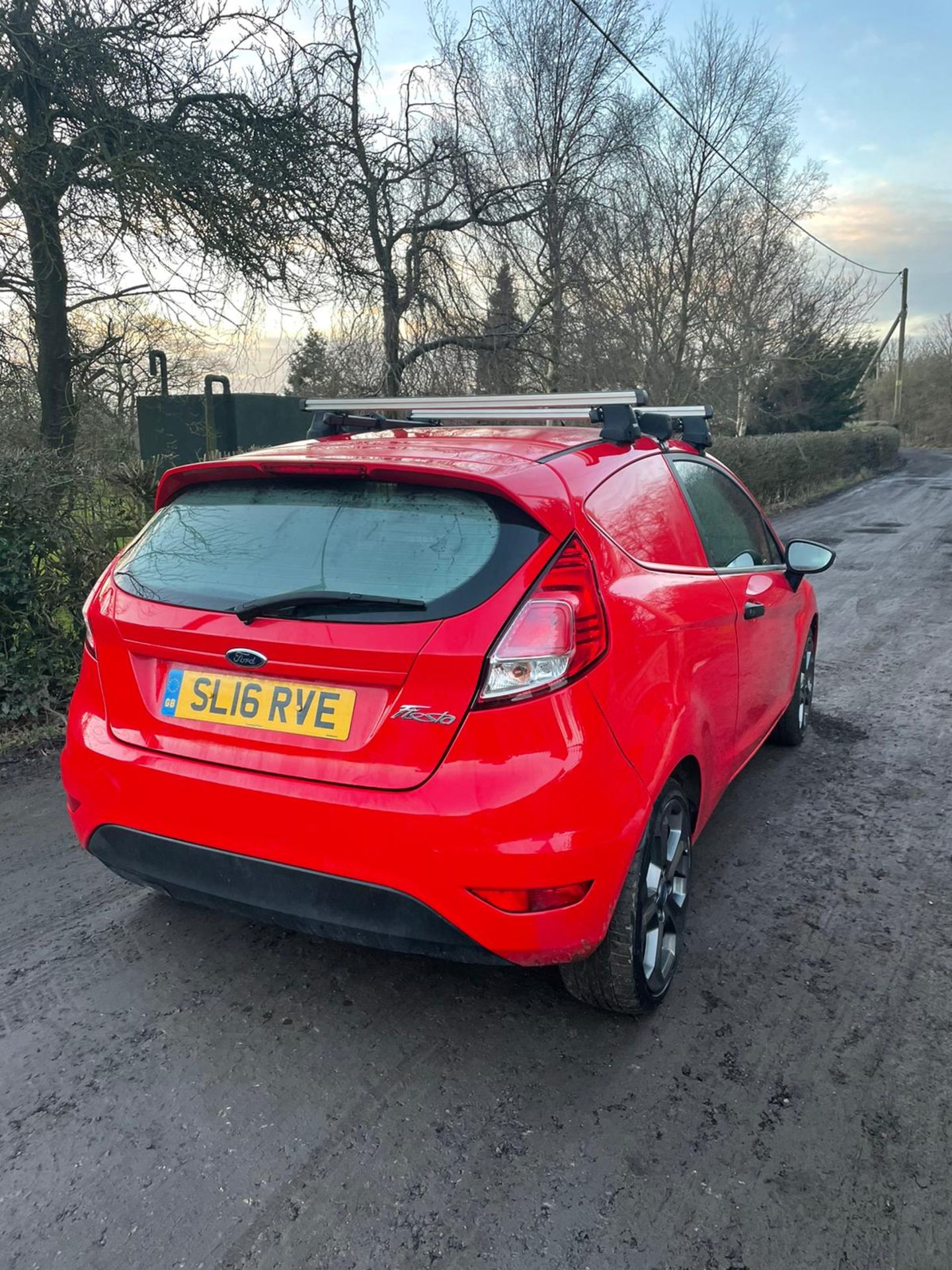 2016/16 REG FORD FIESTA BASE TDCI 1.5 DIESEL RED CAR / VAN, SHOWING 0 FORMER KEEPERS *NO VAT* - Image 4 of 7