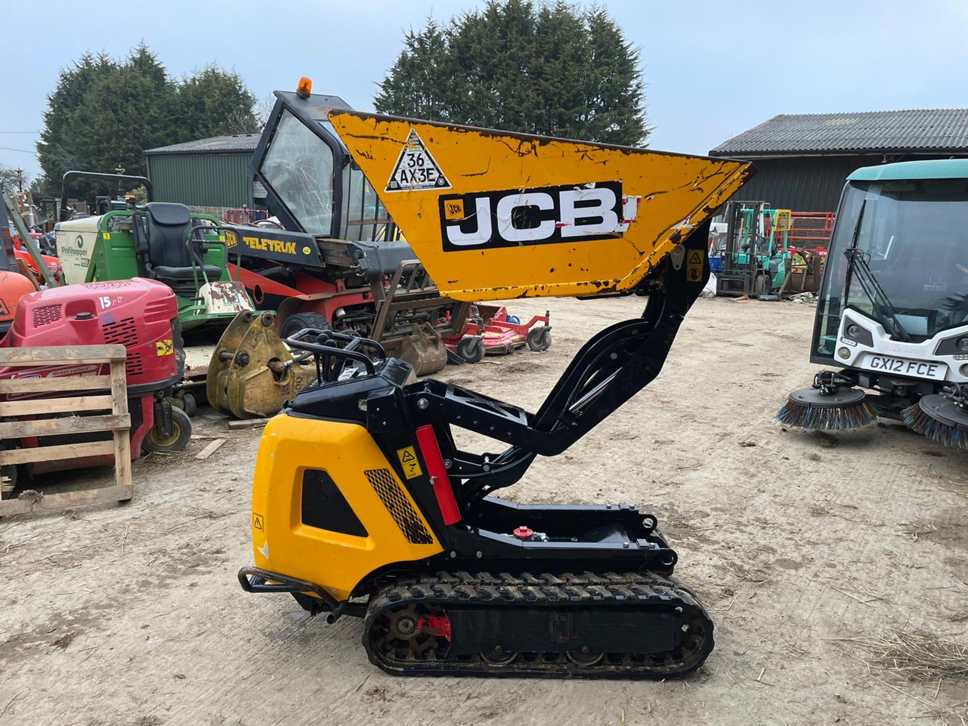 2019 JCB HTD-5 TRACKED DUMPER, RUNS, DRIVES AND TIPS, IN USED BUT GREAT CONDITION *PLUS VAT*