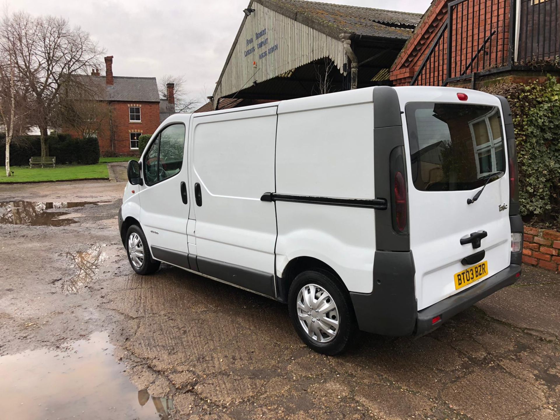 2003/03 REG RENAULT TRAFIC SL29 DCI 100 SWB WHITE PANEL VAN, SHOWING 5 FORMER KEEPERS *NO VAT* - Image 4 of 13