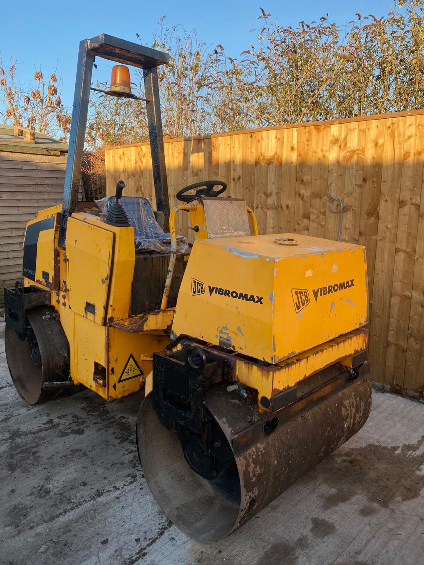 JCB VMT280 VIBROMAX DOUBLE DRUM ROLLER, IN WORKING ORDER, KUBOTA DIESEL ENGINE *PLUS VAT* - Image 3 of 7