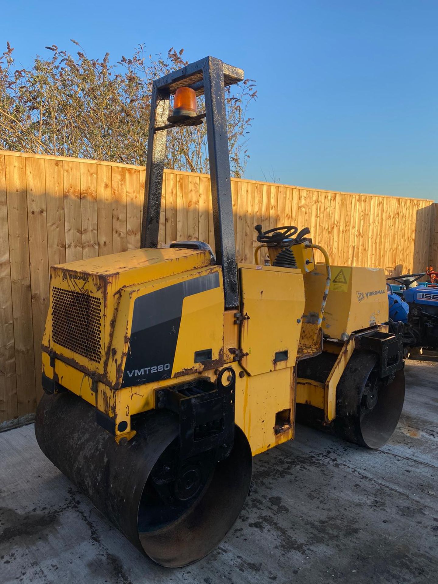 JCB VMT280 VIBROMAX DOUBLE DRUM ROLLER, IN WORKING ORDER, KUBOTA DIESEL ENGINE *PLUS VAT* - Image 2 of 7