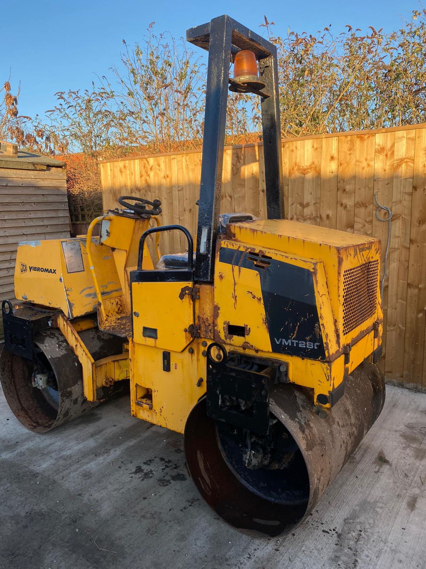 JCB VMT280 VIBROMAX DOUBLE DRUM ROLLER, IN WORKING ORDER, KUBOTA DIESEL ENGINE *PLUS VAT* - Image 4 of 7