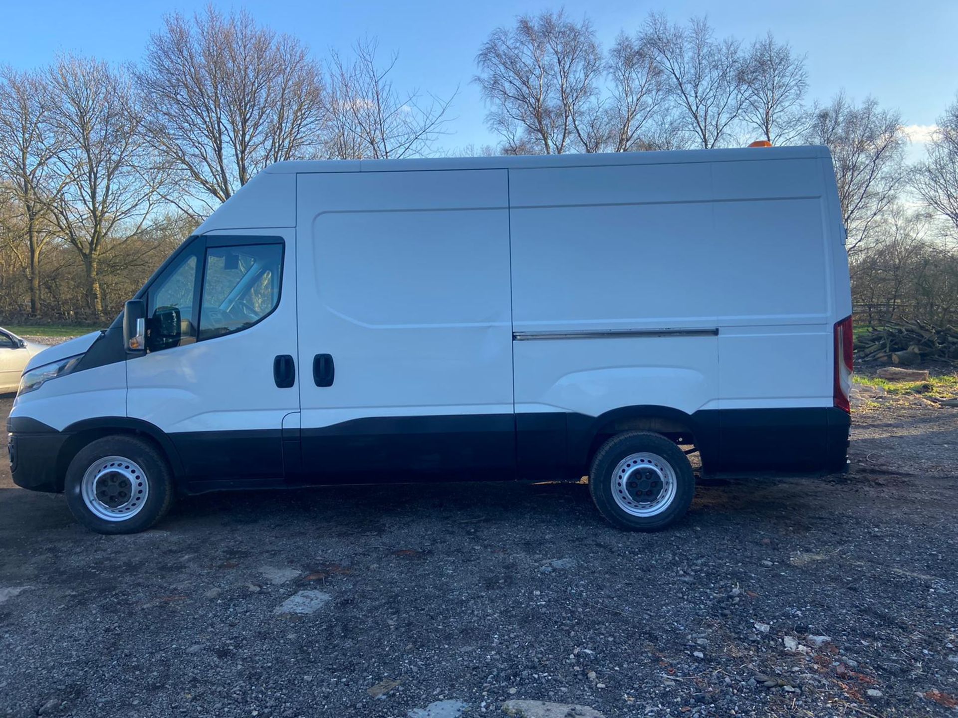 2015/65 REG IVECO DAILY 35S13 MWB 2.3 DIESEL WHITE PANEL VAN, SHOWING 0 FORMER KEEPERS *PLUS VAT* - Image 4 of 12