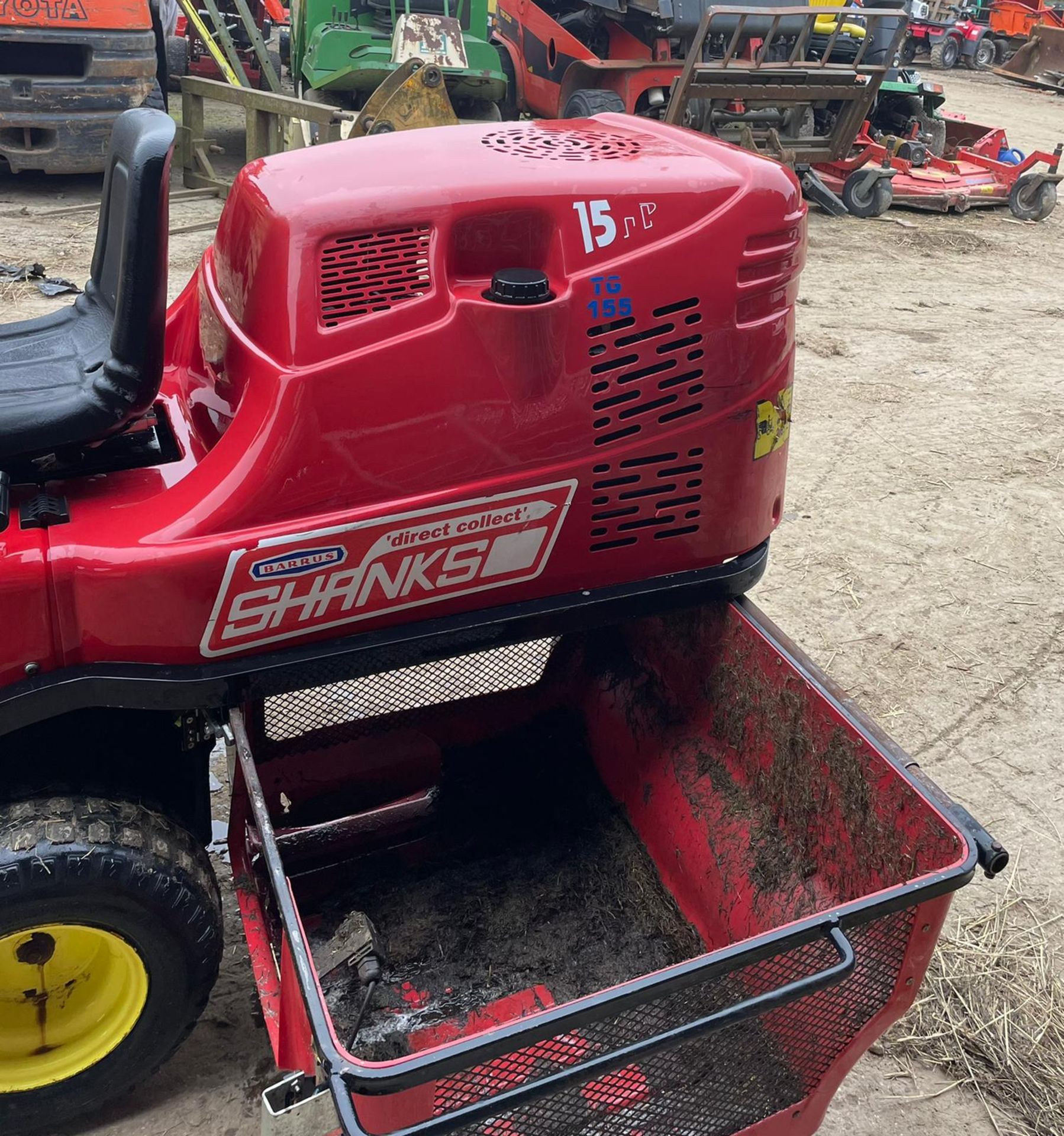 BARRUS SHANKS TG155 DIRECT COLLECT RIDE ON MOWER, RUNS, DRIVES AND CUTS *PLUS VAT* - Image 8 of 8