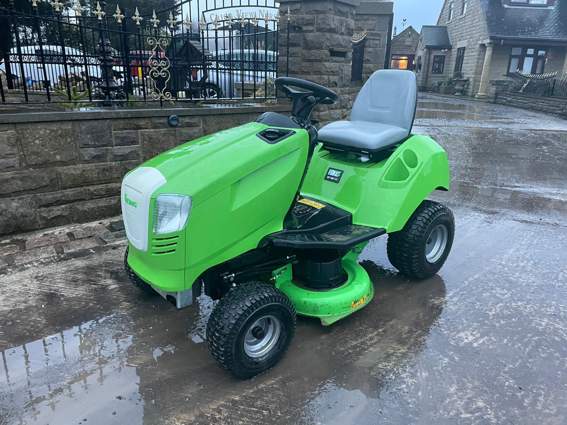 Viking MT4097 SX Ride On Mower Runs Drives And Cuts Clean Machine Sold New In 2016 *NO VAT* - Image 2 of 6