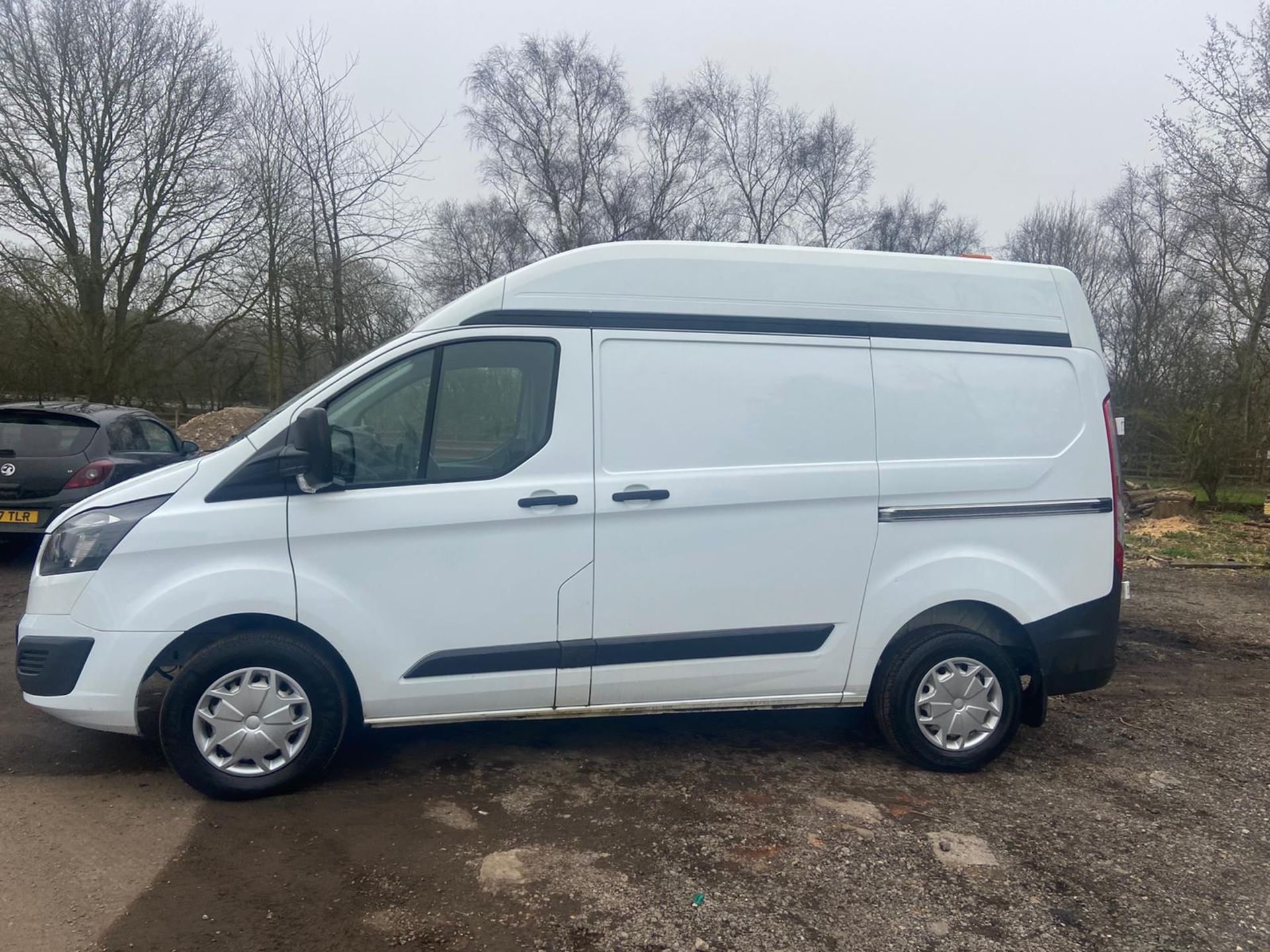 2014/64 REG FORD TRANSIT CUSTOM 290 ECO-TECH 2.2 DIESEL WHITE PANEL VAN, SHOWING 0 FORMER KEEPERS - Image 4 of 10