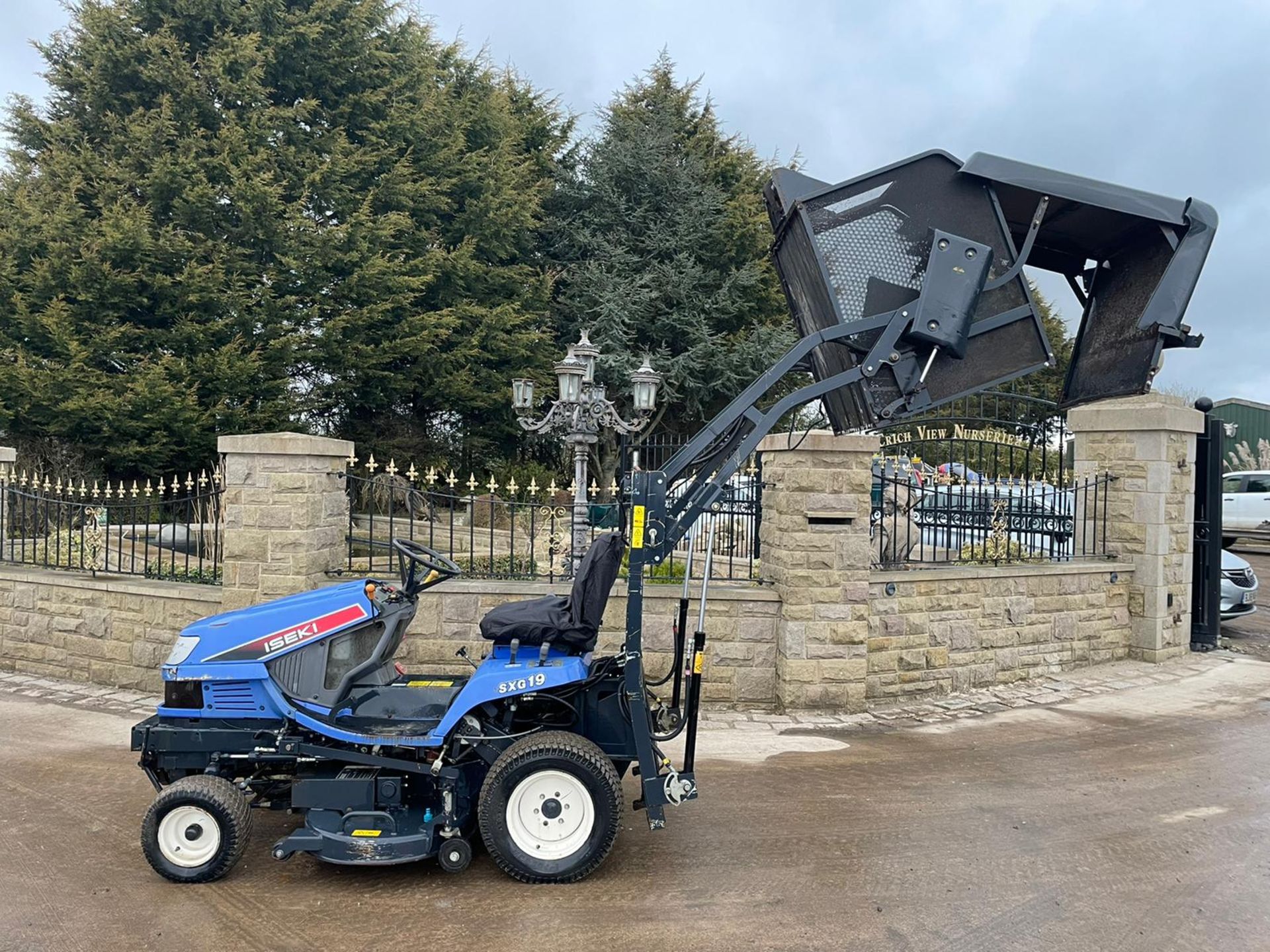 2010 ISEKI SXG19 RIDE ON MOWER, RUNS, DRIVES AND CUTS, IN USED BUT GOOD CONDITION *PLUS VAT*