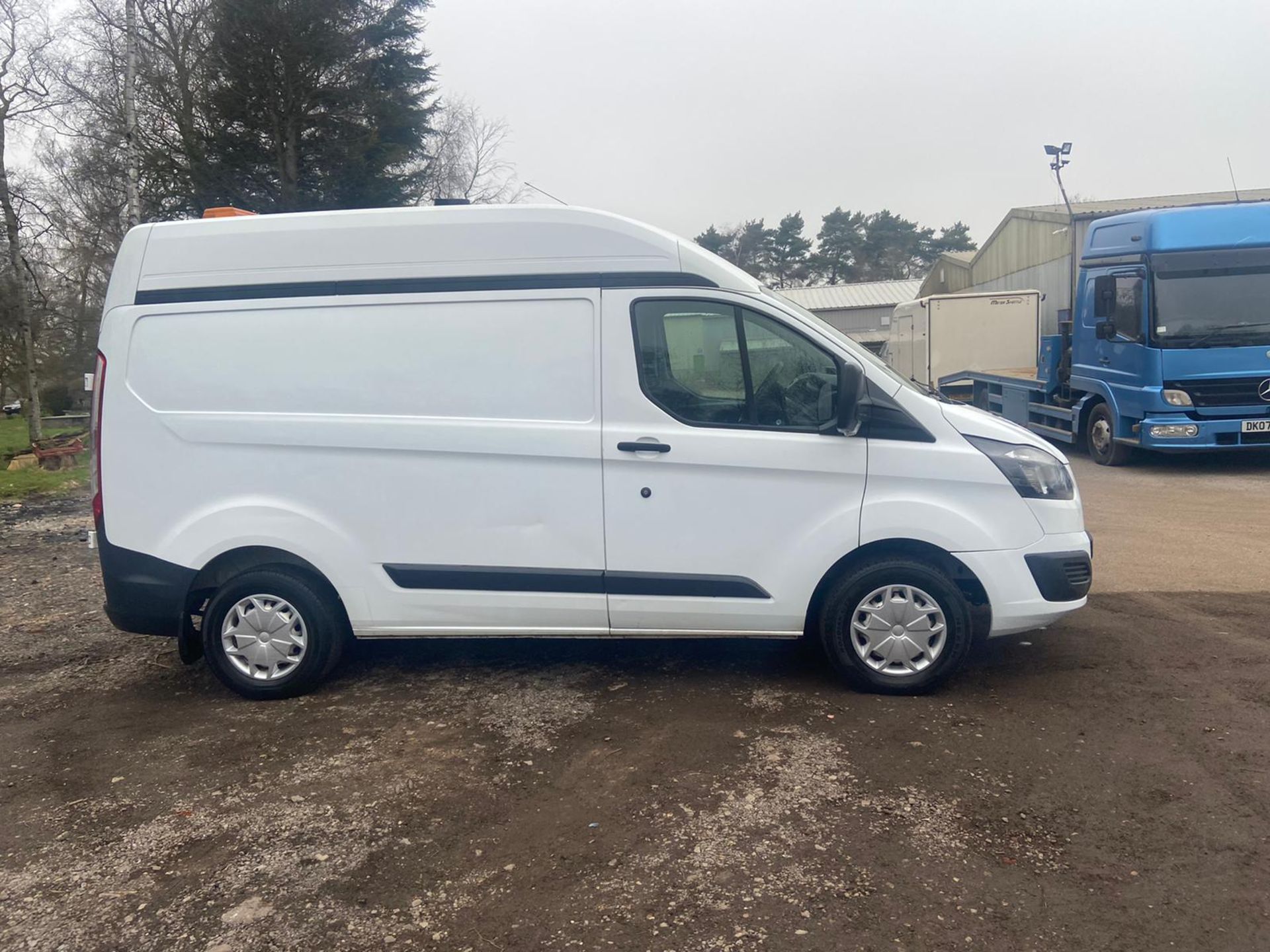 2014/64 REG FORD TRANSIT CUSTOM 290 ECO-TECH 2.2 DIESEL WHITE PANEL VAN, SHOWING 0 FORMER KEEPERS - Image 8 of 10