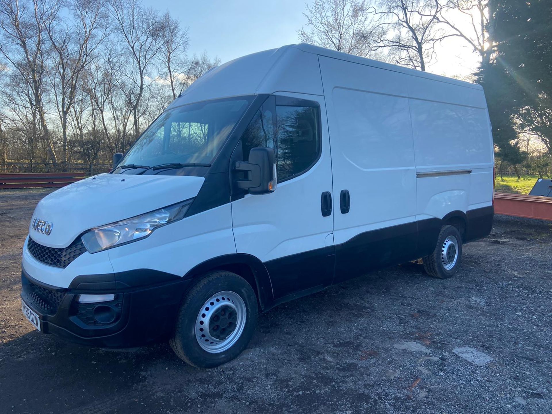 2015/65 REG IVECO DAILY 35S13 MWB 2.3 DIESEL WHITE PANEL VAN, SHOWING 0 FORMER KEEPERS *PLUS VAT* - Image 3 of 12