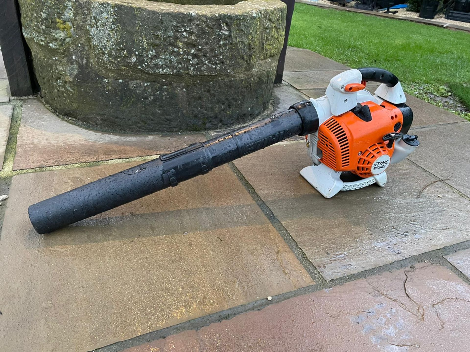 STIHL BG86C-E LEAF BLOWER, RUNS AND WORKS, CLEAN MACHINE, BOUGHT BRAND NEW 2 YEARS AGO *NO VAT* - Image 3 of 4