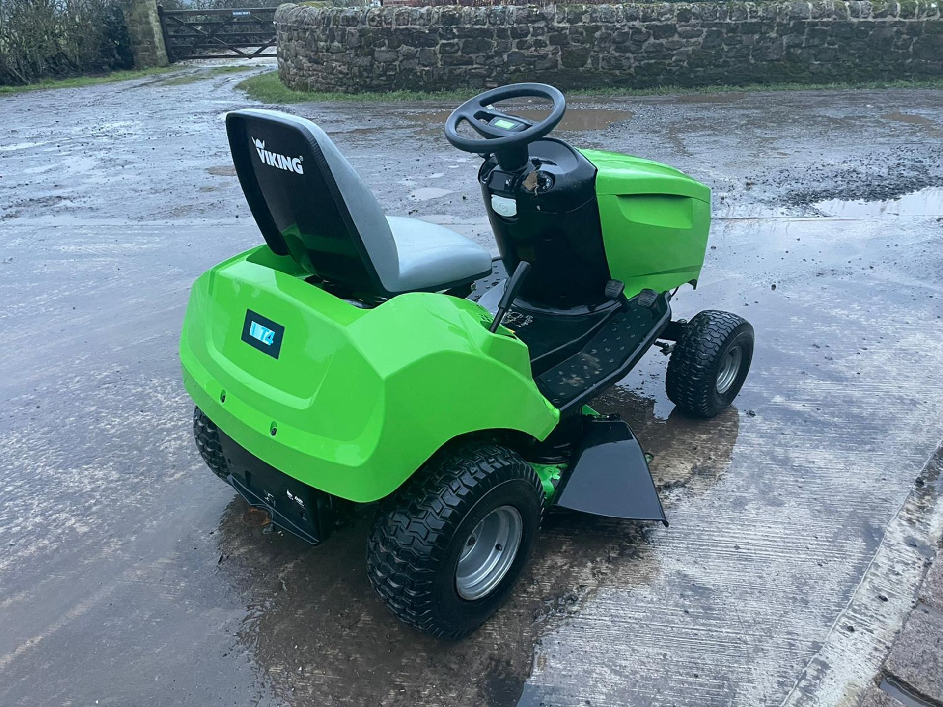 Viking MT4097 SX Ride On Mower Runs Drives And Cuts Clean Machine Sold New In 2016 *NO VAT* - Image 5 of 6