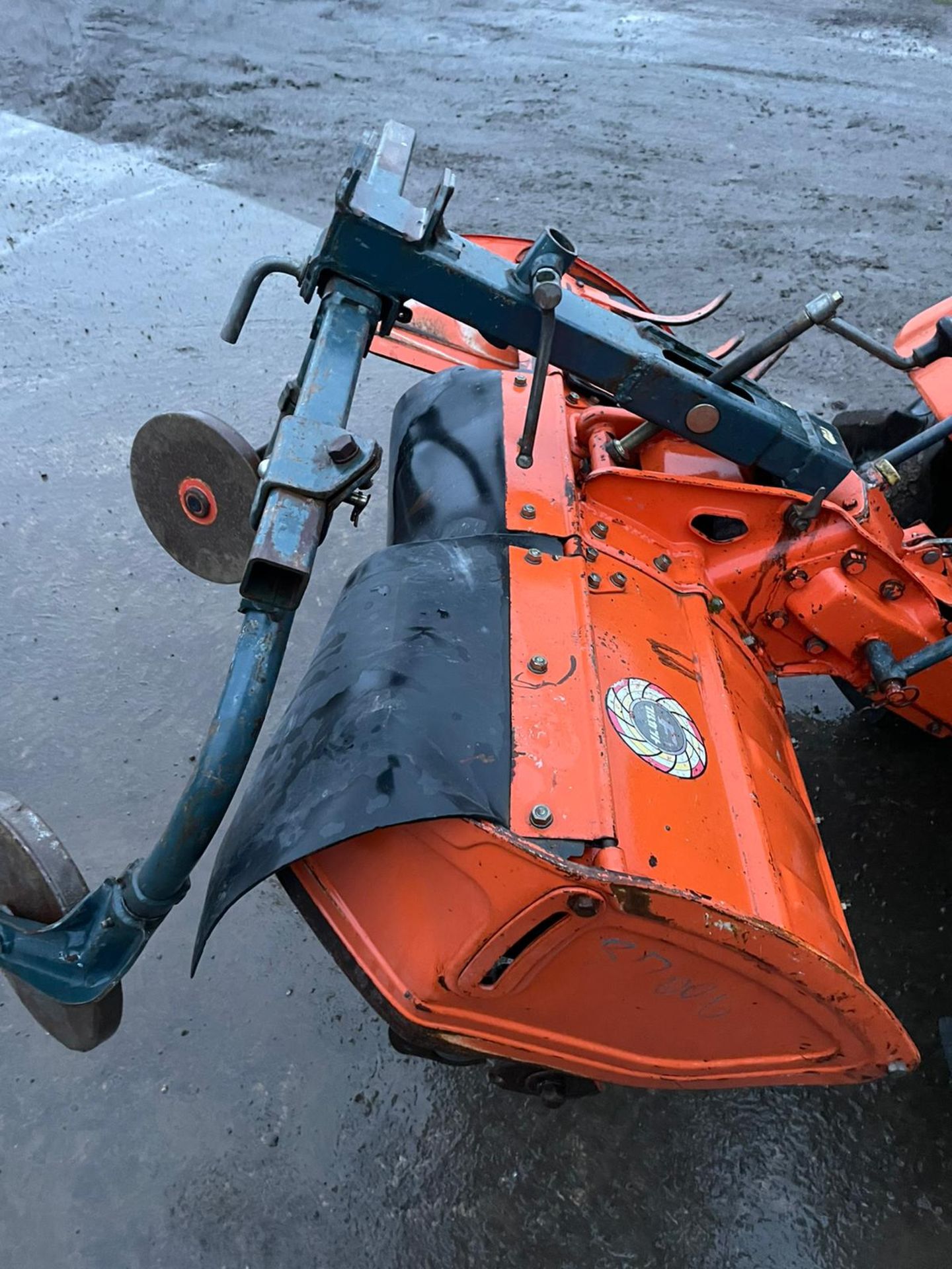 KUBOTA / ZEN NOH 7001 COMACT TRACTOR WITH FRONT LOADER, RUNS, DRIVES LIFTS AND WORKS *PLUS VAT* - Image 12 of 13