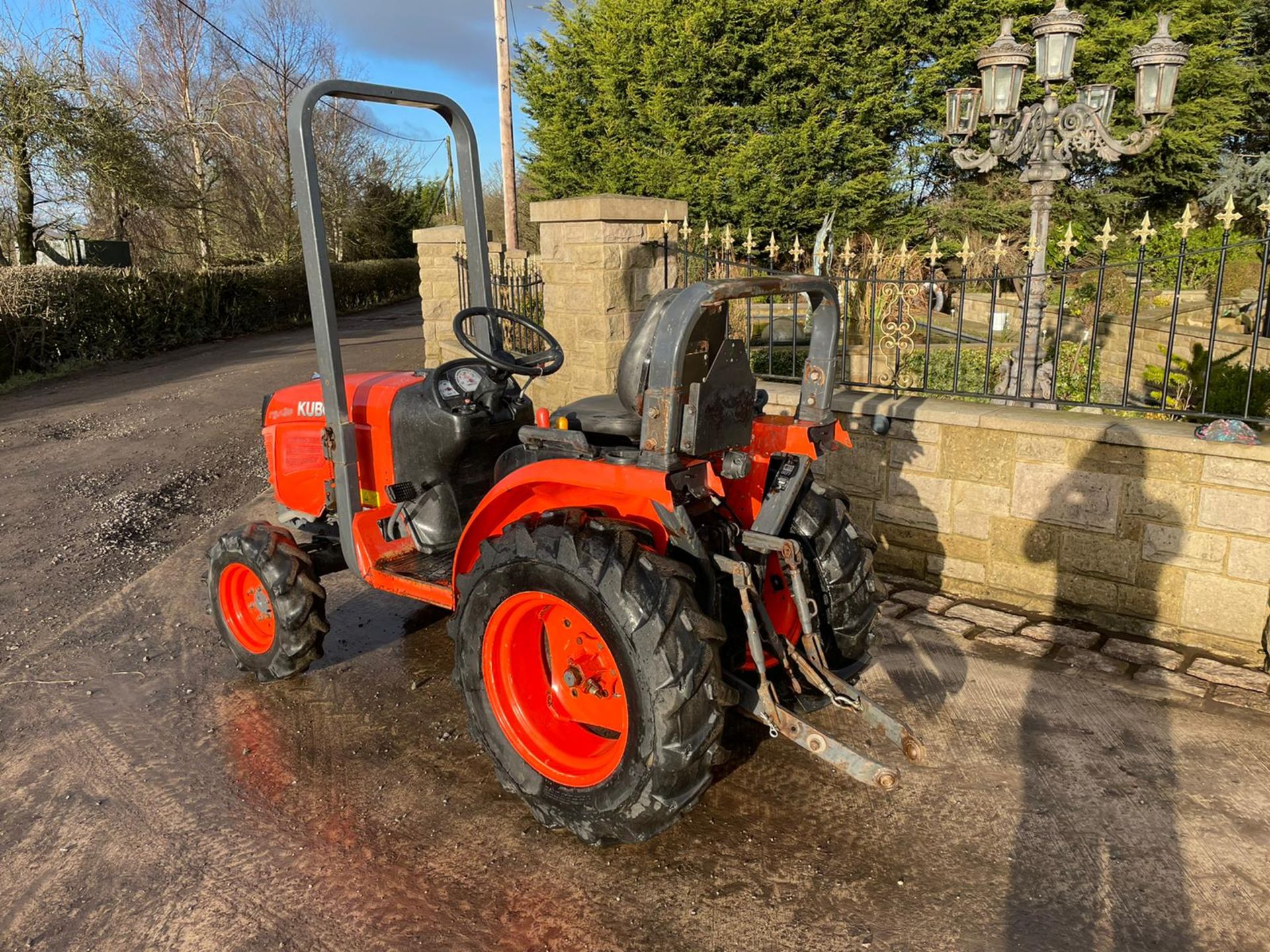 2015 KUBOTA B2420 COMPACT TRACTOR, RUNS AND DRIVES, CLEAN MACHINE, CANOPY, LOW 2150 HOURS *PLUS VAT* - Image 3 of 5