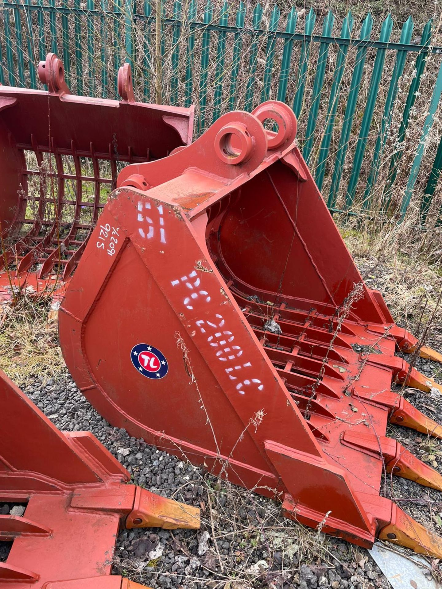 BRAND NEW AND UNUSED RIDDLE BUCKET FOR EXCAVATOR, 80MM PINS, CHOICE OF 3 *PLUS VAT* - Image 3 of 3