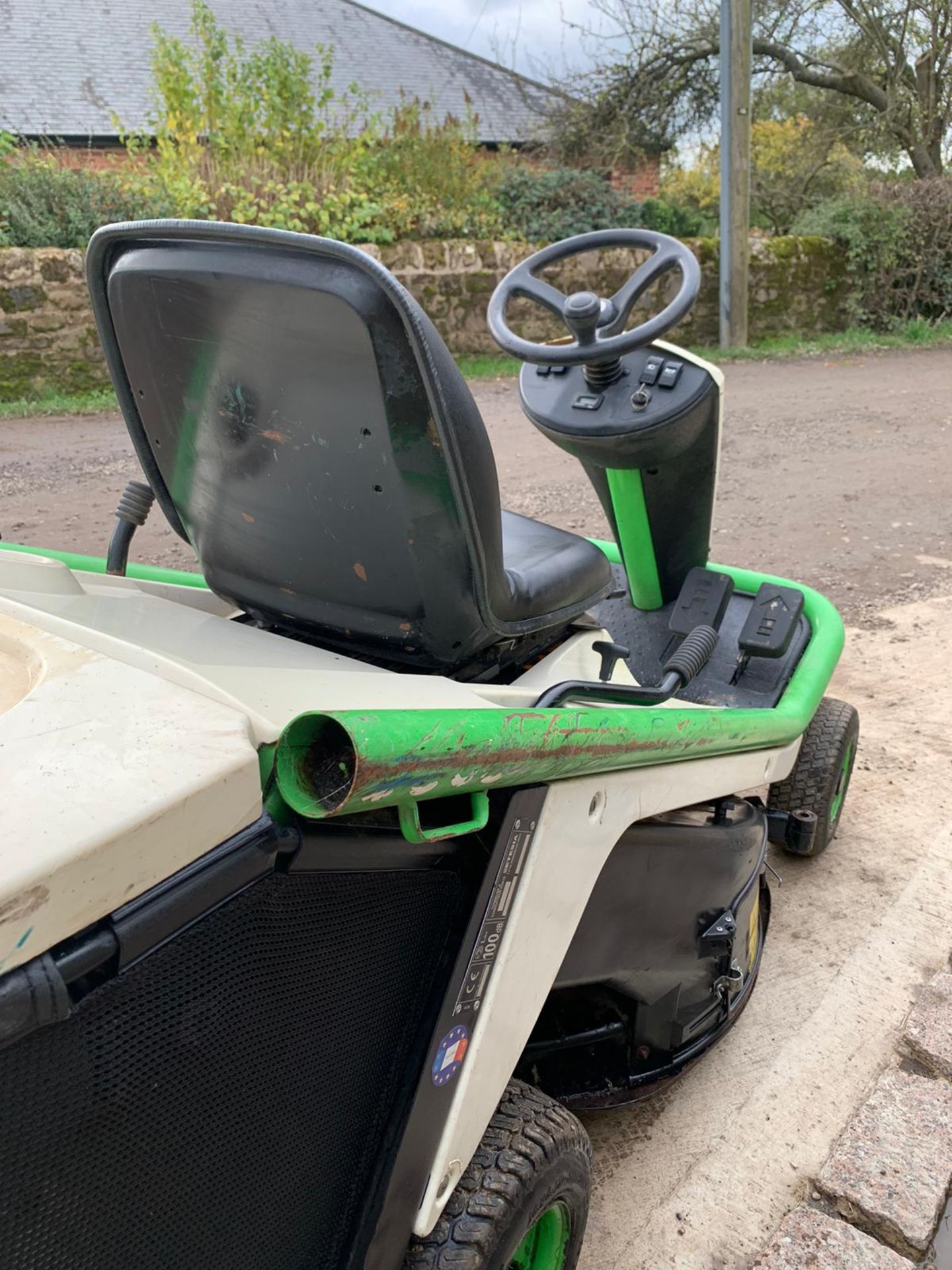 2015 ETESIA HYDRO 80 RIDE ON LAWN MOWER, RUNS, DRIVES AND CUTS *PLUS VAT* - Image 5 of 5