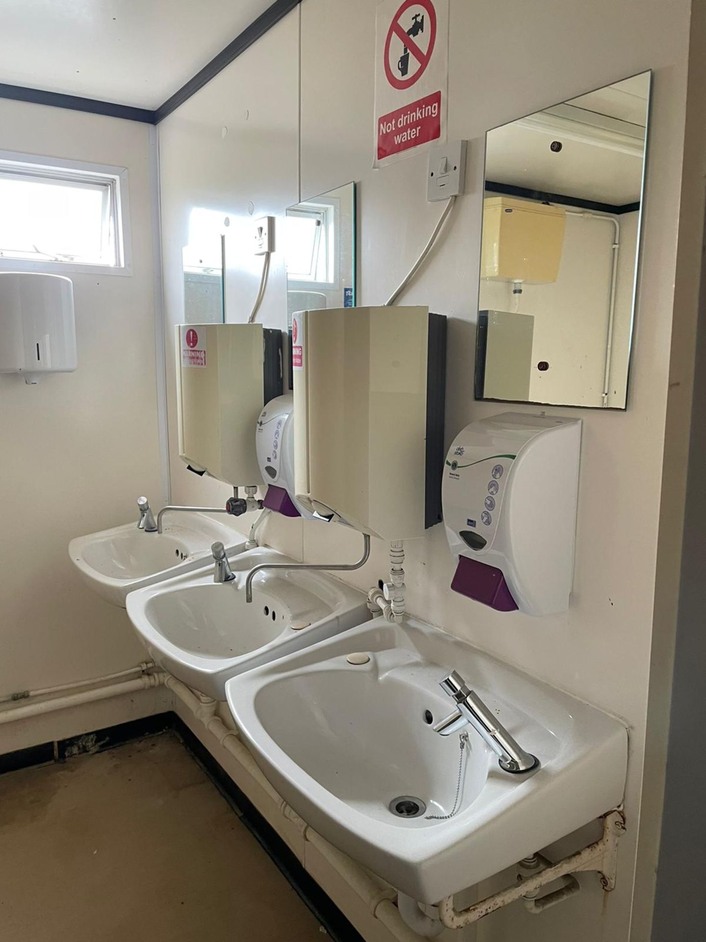 TOILET BLOCK WITH SINKS AND TOILETS IN SIDE, GOOD CONDITION, EX COUNCIL *PLUS VAT* - Image 9 of 9