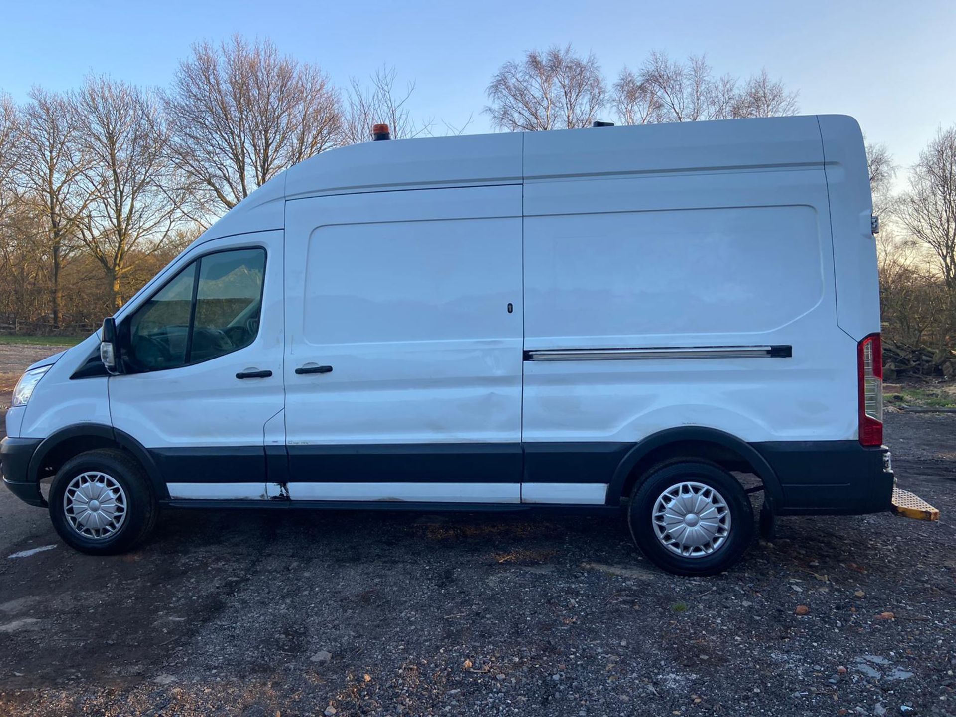 2015/65 REG FORD TRANSIT 350 2.2 DIESEL WHITE PANEL VAN, SHOWING 0 FORMER KEEPERS *PLUS VAT* - Image 4 of 9