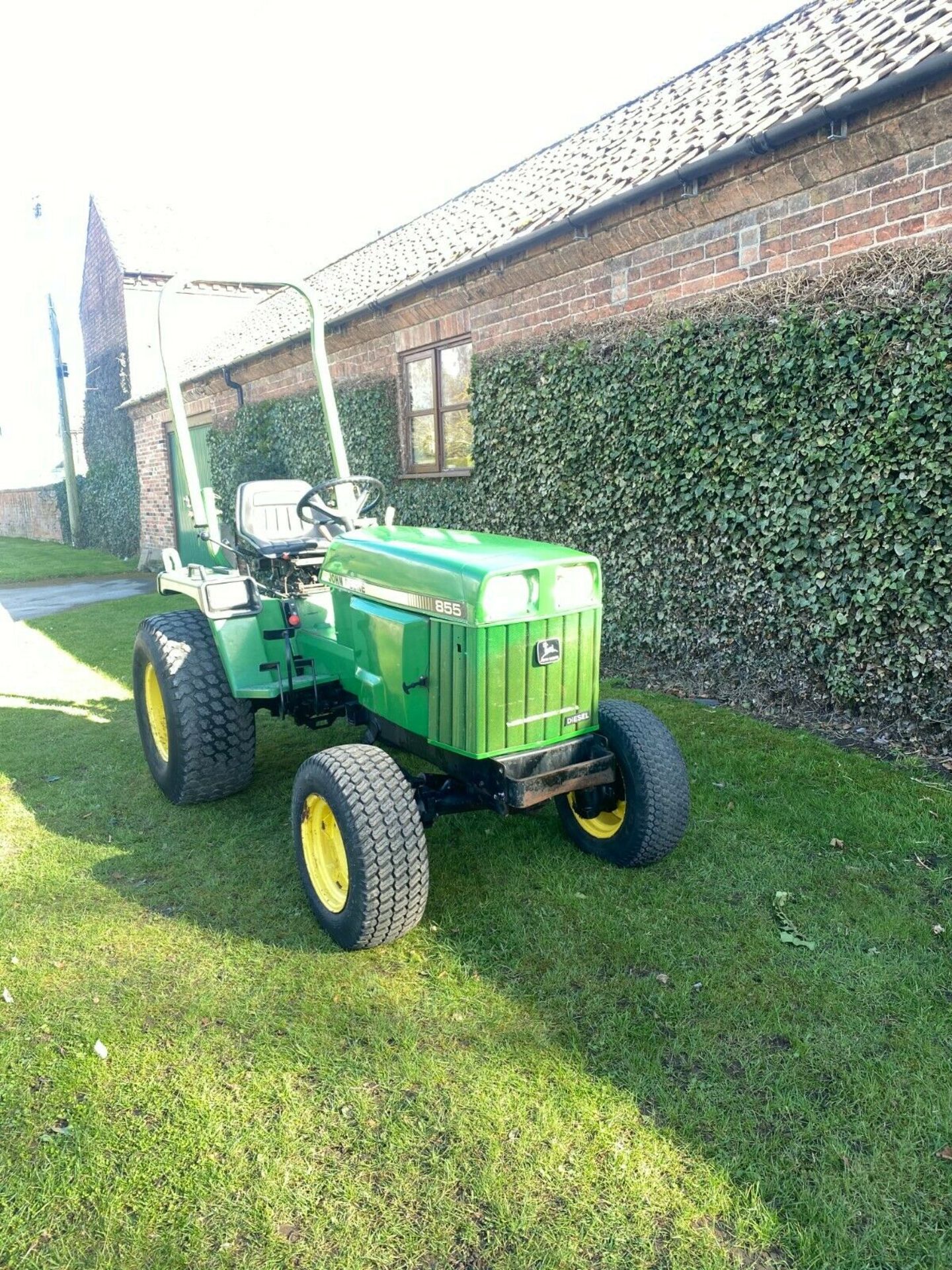 JOHN DEERE COMPACT TRACTOR 855 *PLUS VAT* - Image 4 of 5