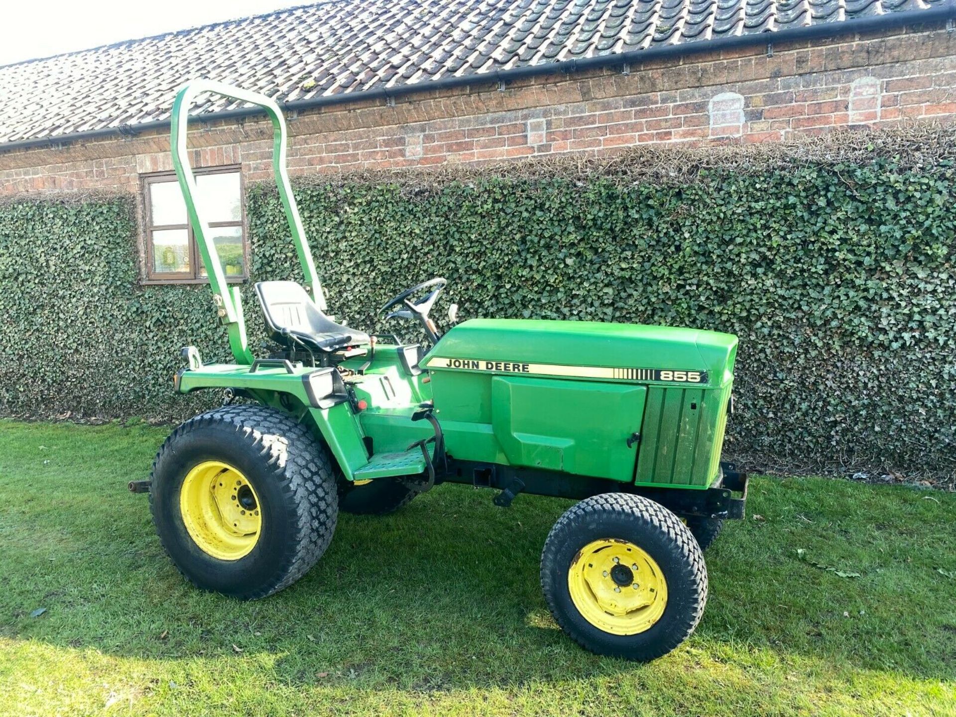 JOHN DEERE COMPACT TRACTOR 855 *PLUS VAT*