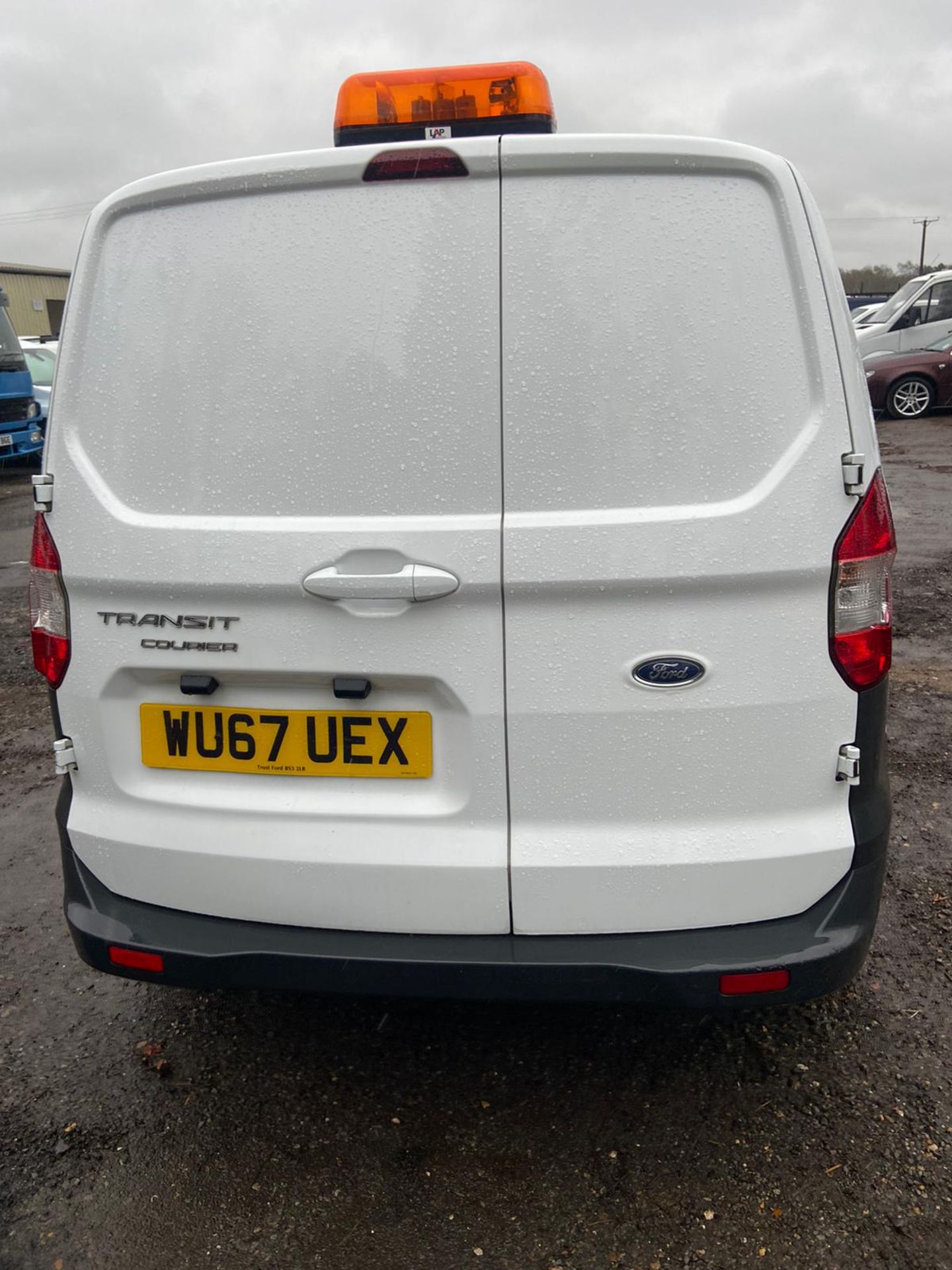 2017/67 REG FORD TRANSIT COURIER TREND TDCI 1.5 DIESEL WHITE PANEL VAN, SHOWING 0 FORMER KEEPERS - Image 6 of 12