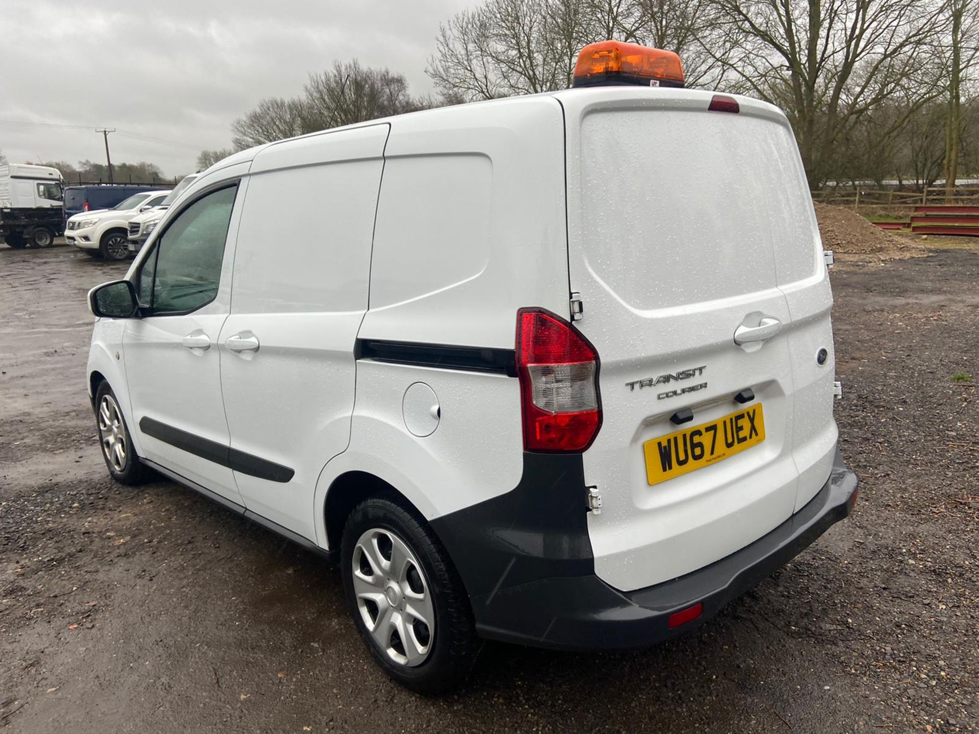 2017/67 REG FORD TRANSIT COURIER TREND TDCI 1.5 DIESEL WHITE PANEL VAN, SHOWING 0 FORMER KEEPERS - Image 5 of 12