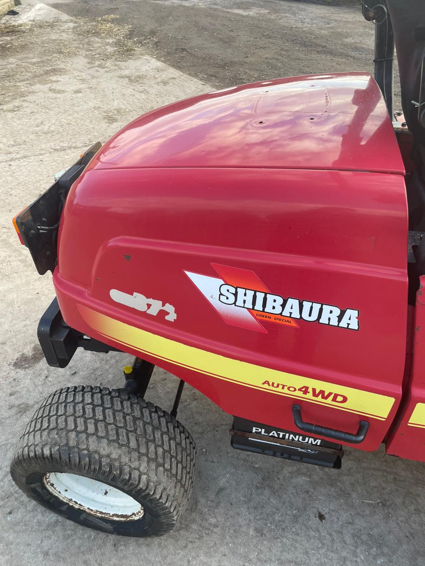 2012 SHIBAURA CM374 OUTFRONT RIDE ON MOWER, RUNS, DRIVES AND CUTS, IN USED BUT GOOD CONDITION - Image 4 of 12