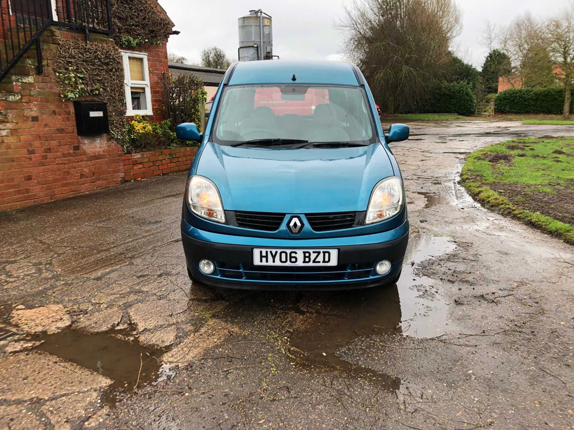 2006/06 REG RENAULT KANGOO EXPRESSION 1.6 PETROL AUTOMATIC BLUE, SHOWING 3 FORMER KEEPERS *no VAT* - Image 2 of 13