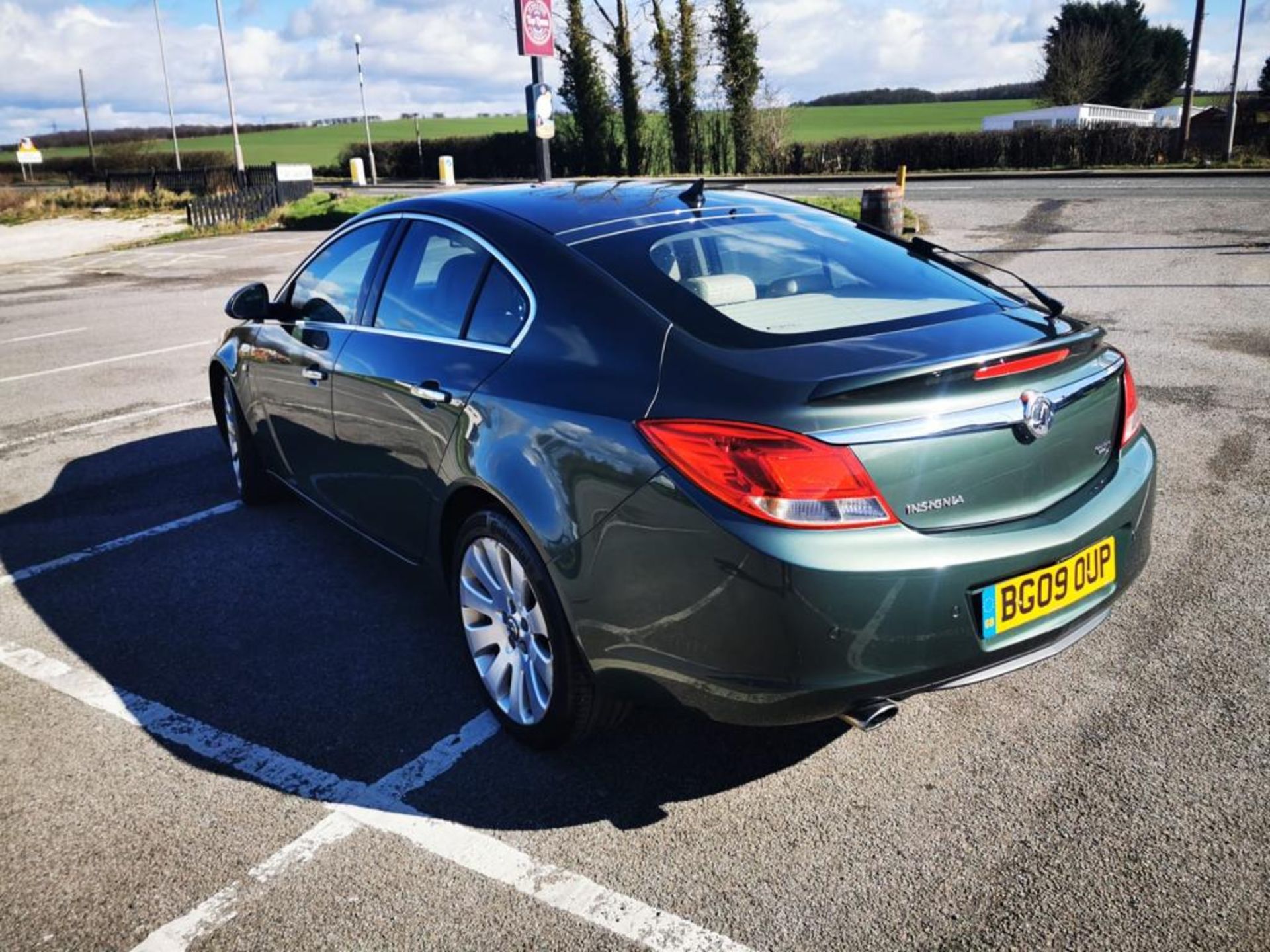 2009/09 REG VAUXHALL INSIGNIA ELITE NAV CDTI 2.0 DIESEL 5 DOOR HATCHBACK, SHOWING 1 FORMER KEEPER - Image 6 of 25