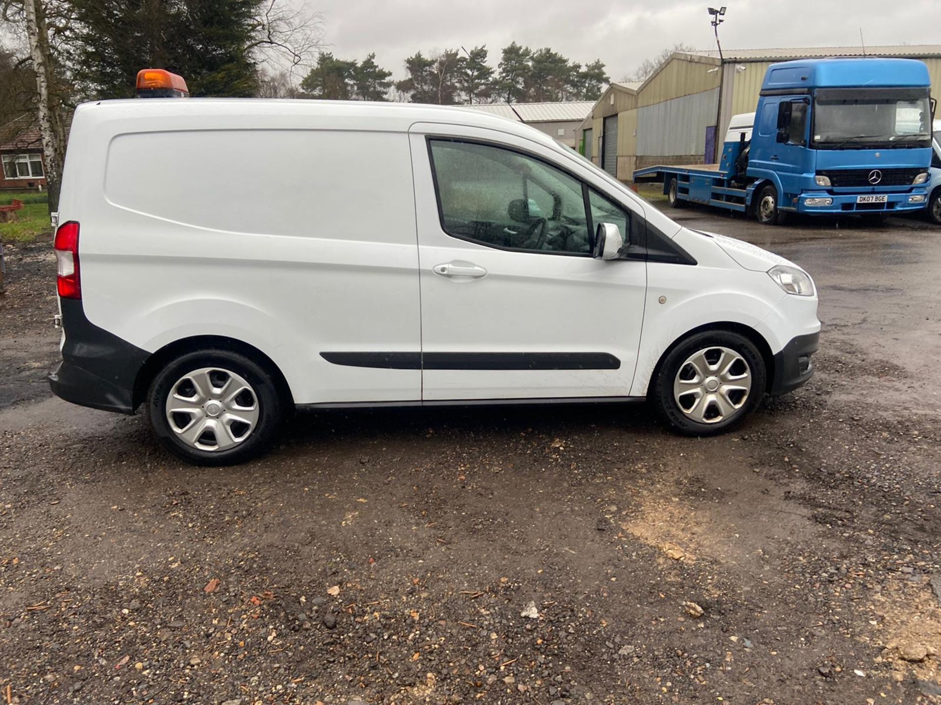 2017/67 REG FORD TRANSIT COURIER TREND TDCI 1.5 DIESEL WHITE PANEL VAN, SHOWING 0 FORMER KEEPERS - Image 8 of 12