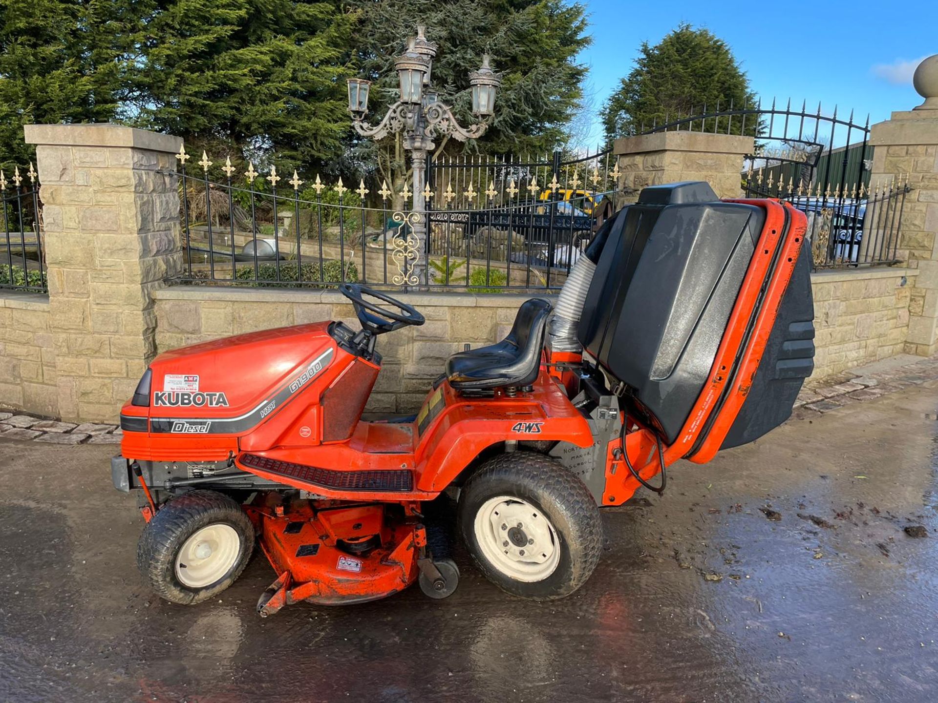 KUBOTA G1900 HST 4WS RIDE ON MOWER, RUNS, DRIVES AND CUTS, IN USED BUT GOOD CONDITION, 4 WHEEL STEER