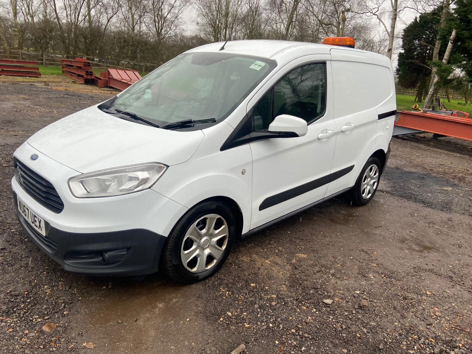 2017/67 REG FORD TRANSIT COURIER TREND TDCI 1.5 DIESEL WHITE PANEL VAN, SHOWING 0 FORMER KEEPERS - Image 3 of 12