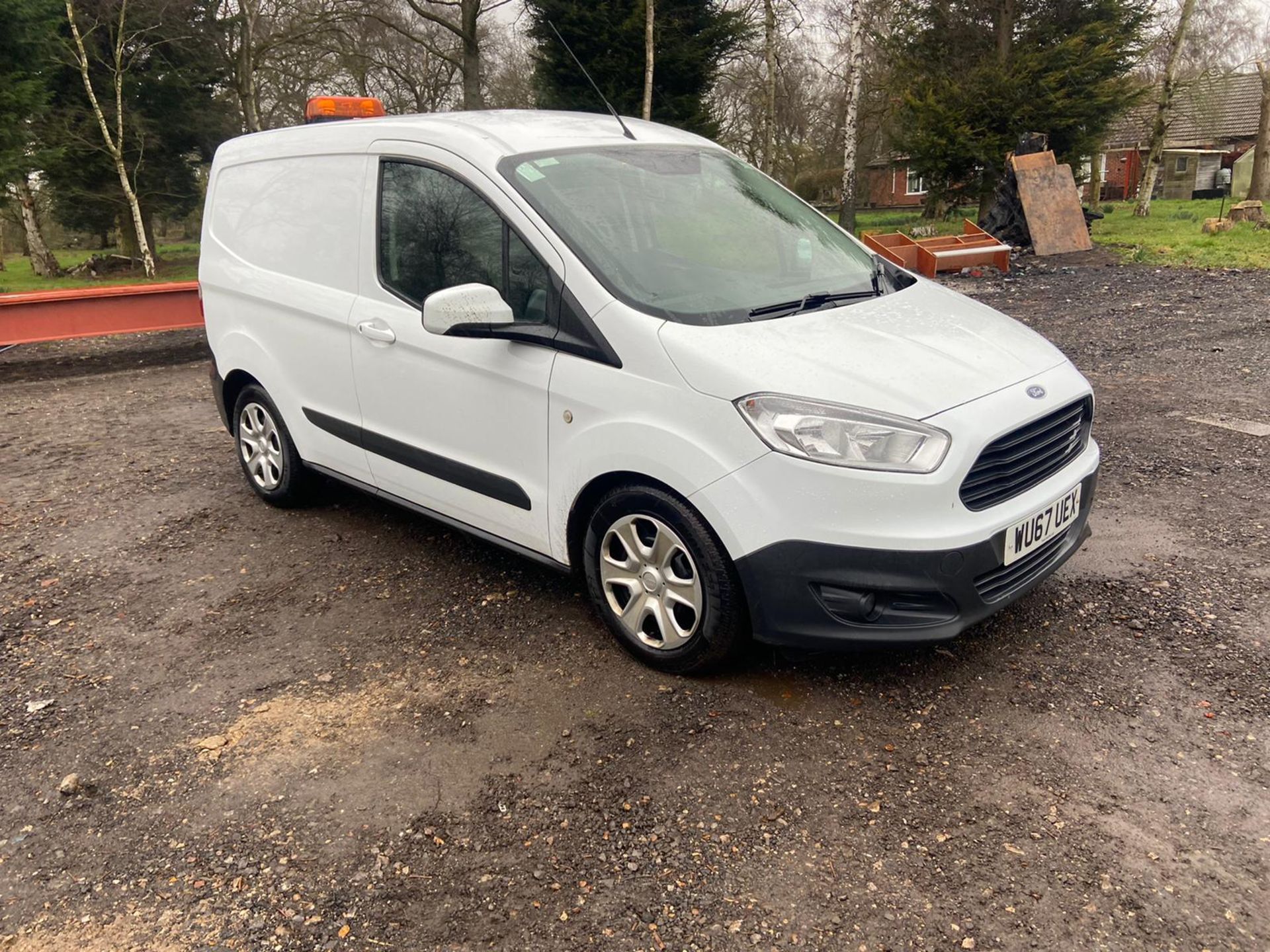 2017/67 REG FORD TRANSIT COURIER TREND TDCI 1.5 DIESEL WHITE PANEL VAN, SHOWING 0 FORMER KEEPERS