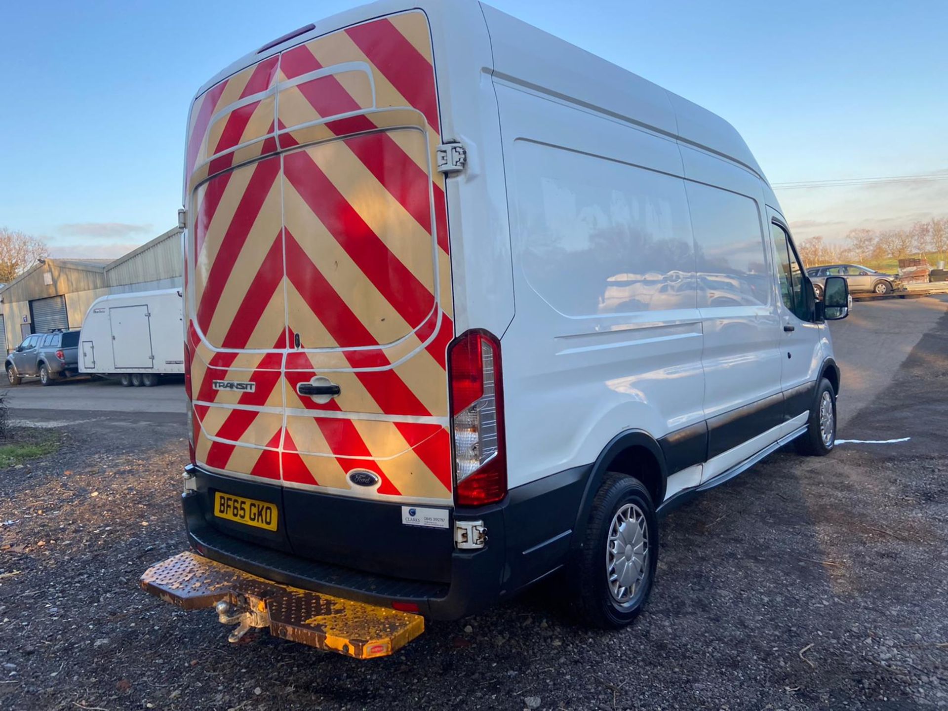 2015/65 REG FORD TRANSIT 350 2.2 DIESEL WHITE PANEL VAN, SHOWING 0 FORMER KEEPERS *PLUS VAT* - Image 5 of 9