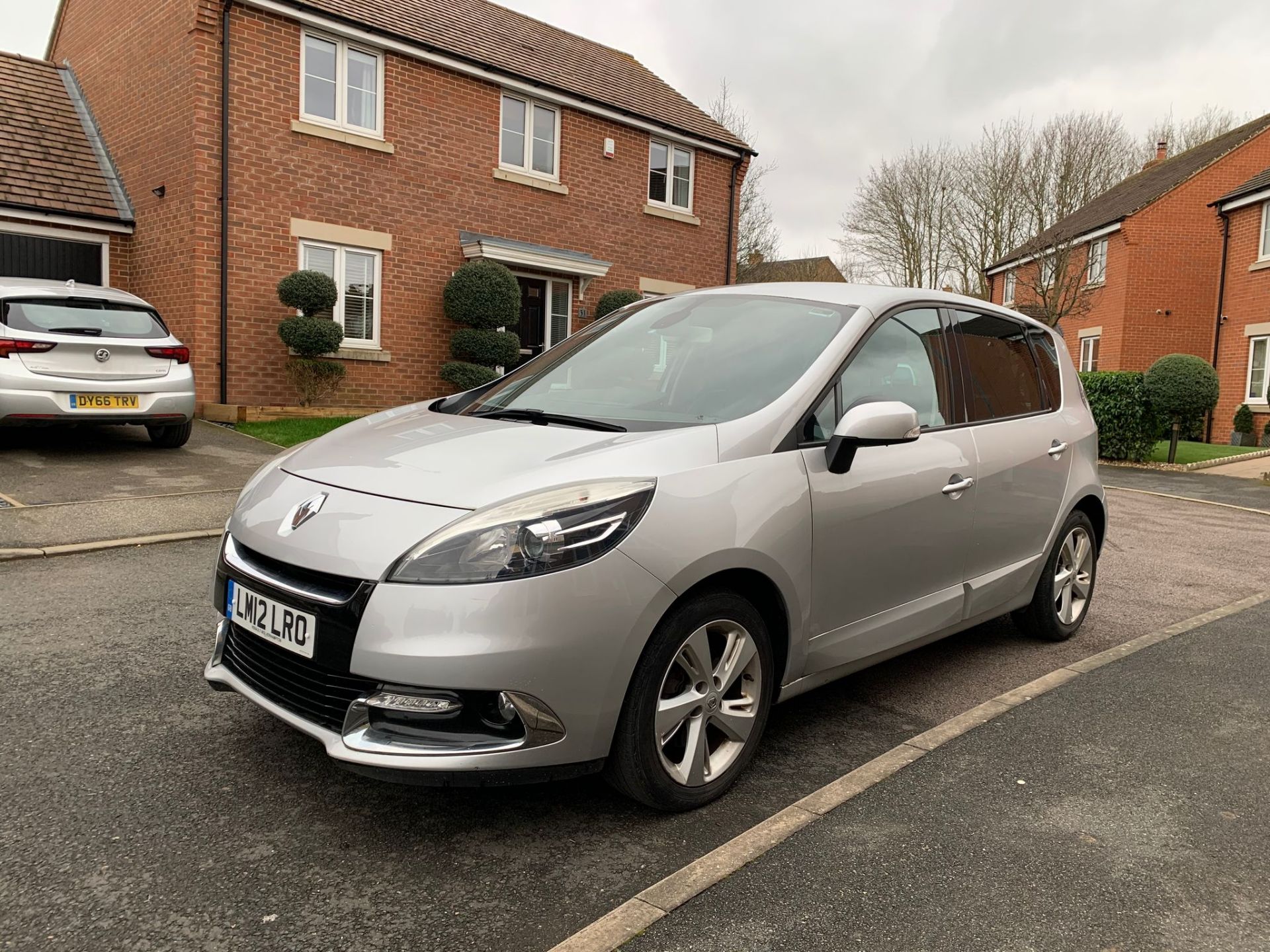 2012/12 REG RENAULT SCENIC DYNAMIQUE TOMTOM DCI SA 1.5 DIESEL SILVER, SHOWING 1 FORMER KEEPER NO VAT - Image 3 of 18