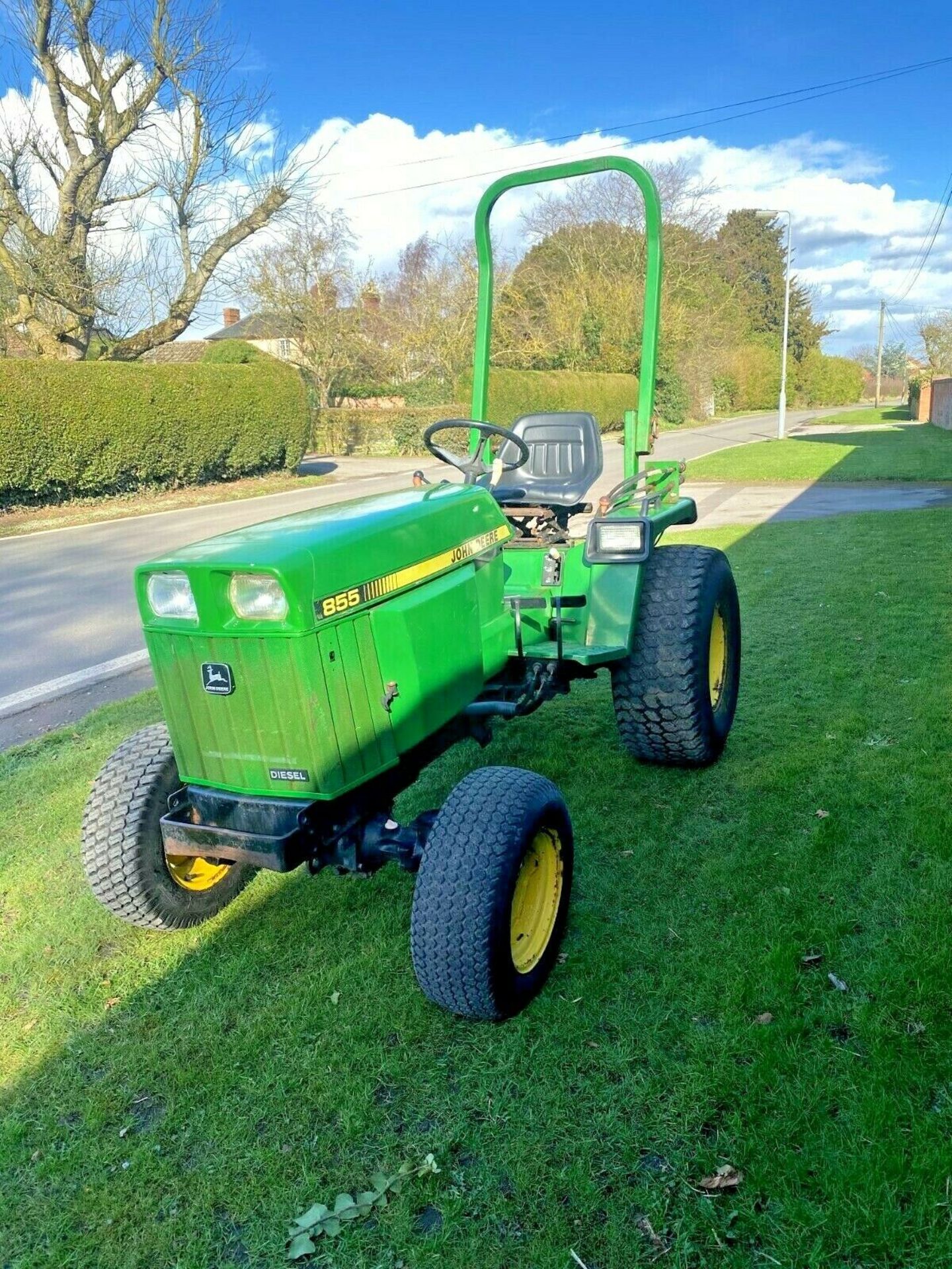 JOHN DEERE COMPACT TRACTOR 855 *PLUS VAT* - Image 2 of 5