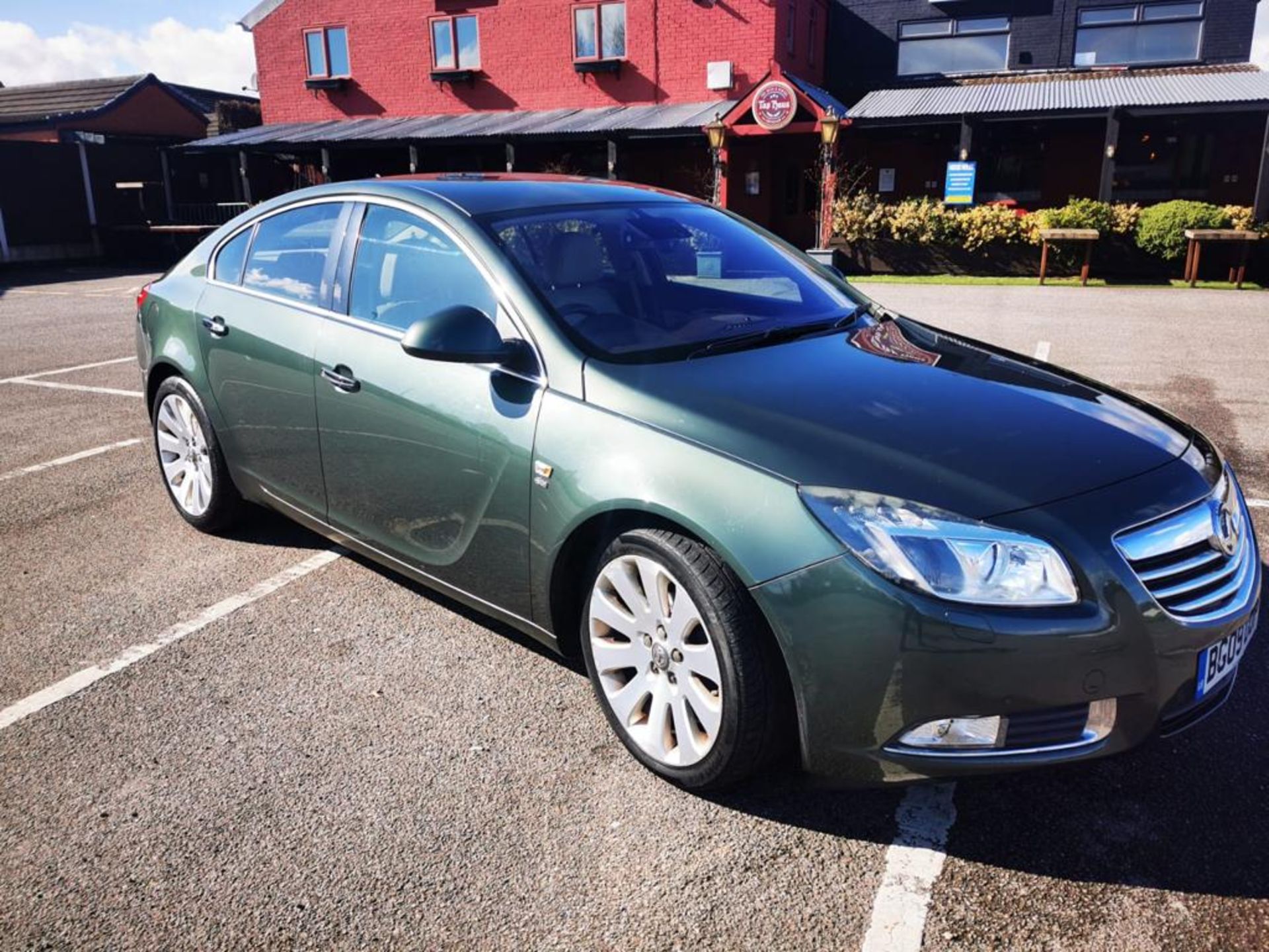 2009/09 REG VAUXHALL INSIGNIA ELITE NAV CDTI 2.0 DIESEL 5 DOOR HATCHBACK, SHOWING 1 FORMER KEEPER