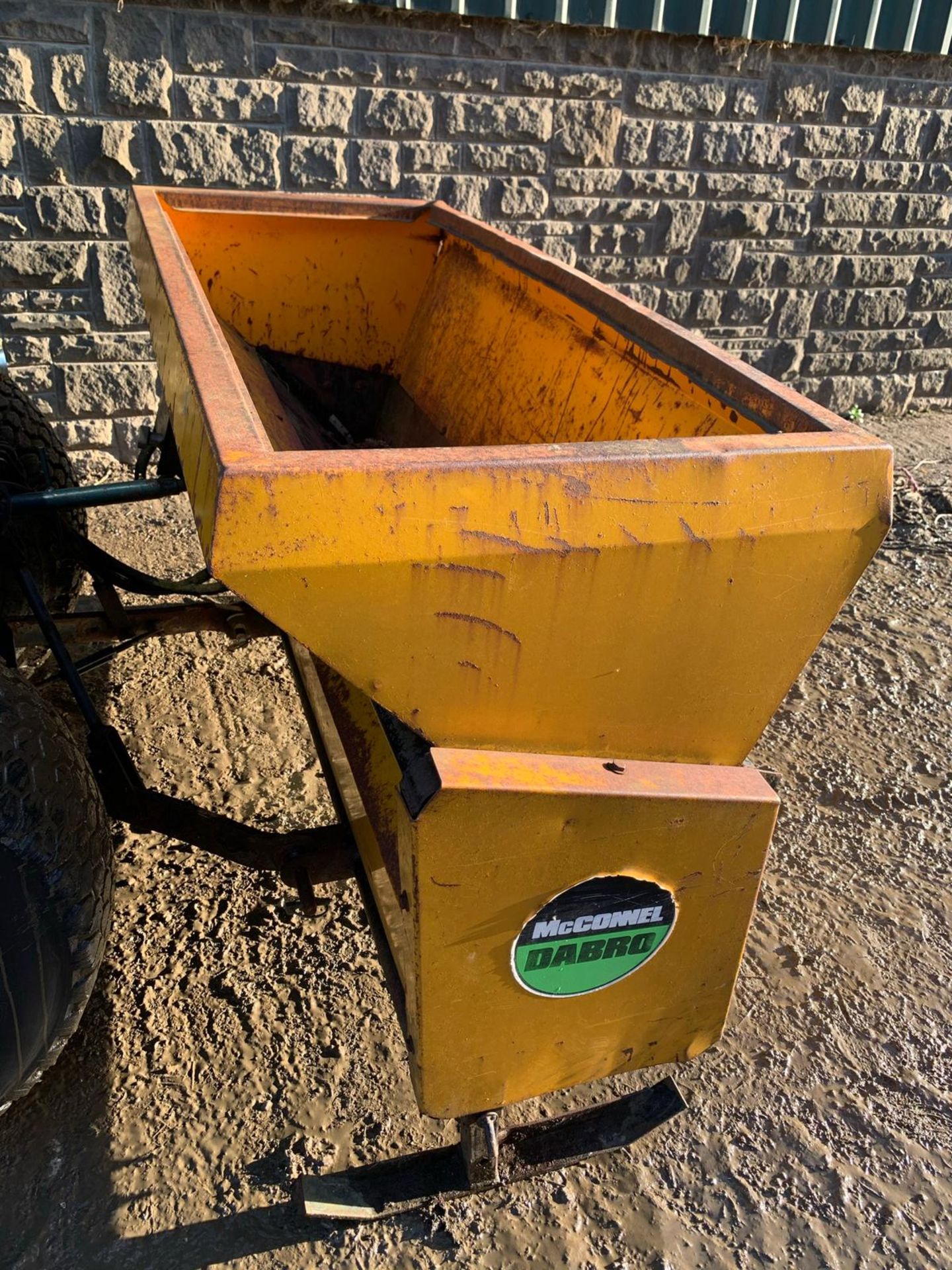 MCCONNELL DABRO SPREADER, SUITABLE FOR 3 POINT LINKAGE, IN USED BUT GOOD CONDITION *PLUS VAT*