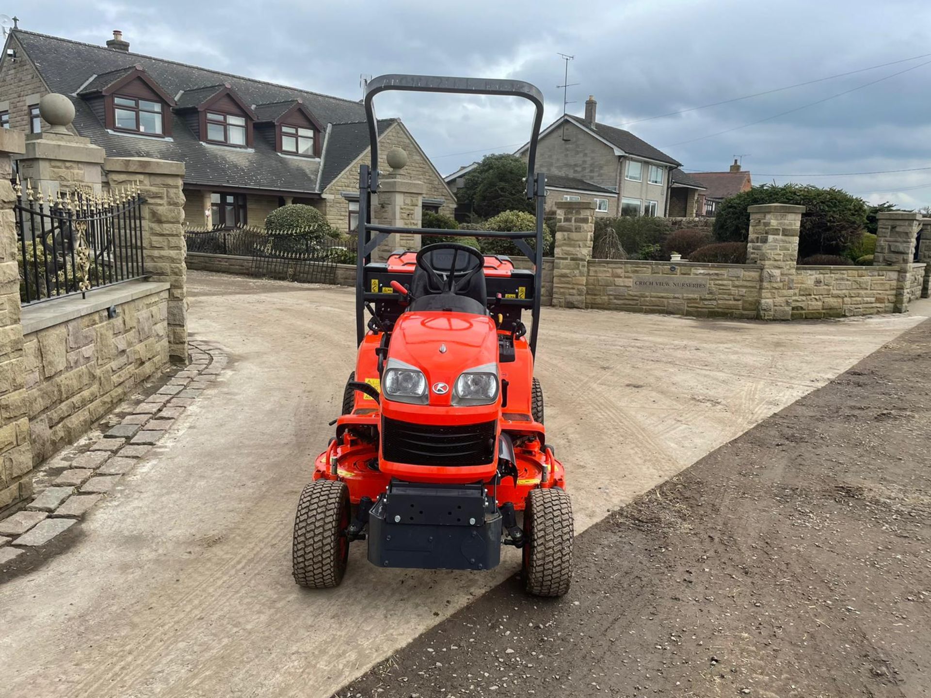 2015 KUBOTA G23-II RIDE ON MOWER, RUNS, DRIVES AND CUTS, IN MINT CONDITION, LOW 205 HOURS FROM NEW! - Image 2 of 8